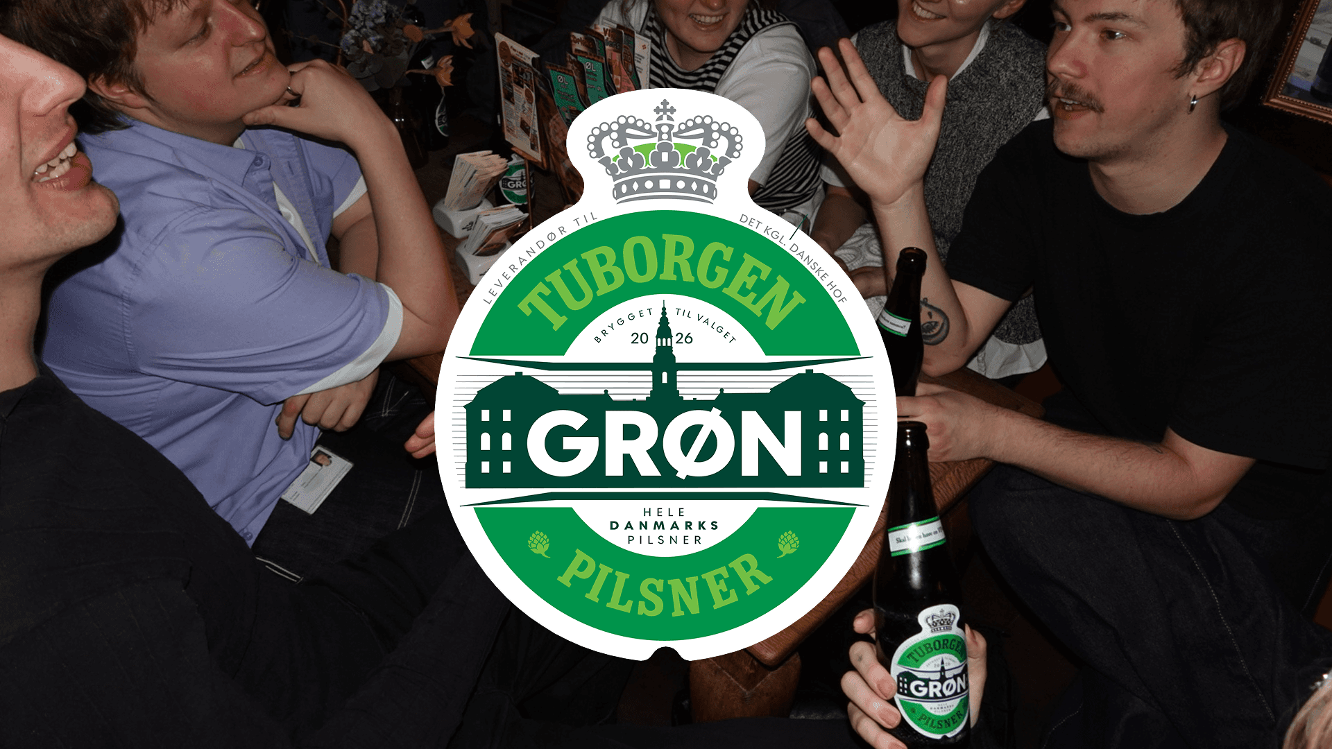 Tuborgen campaign hero — two people sharing a Grøn Tuborg bottle, art direction for Danish election campaign 2026