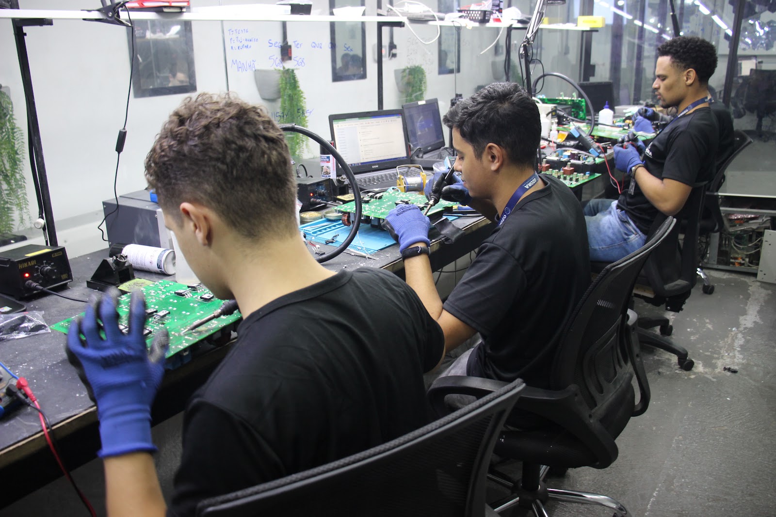 Laboratório Ozora Soluções — Inversor Solar com Números Errados no Display