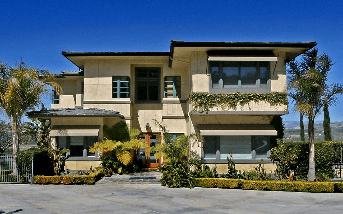 Exterior view of the home with a blue sky, highlighting the clean lines and harmonious design.