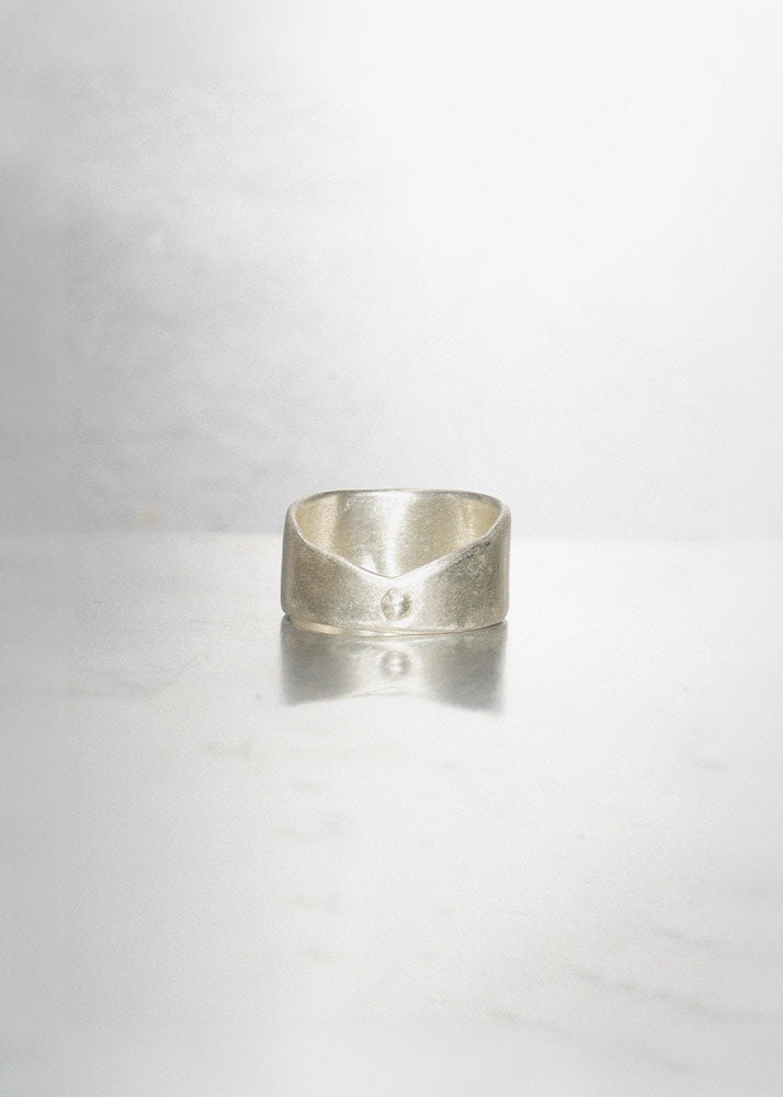 950 silver ring on a gray background