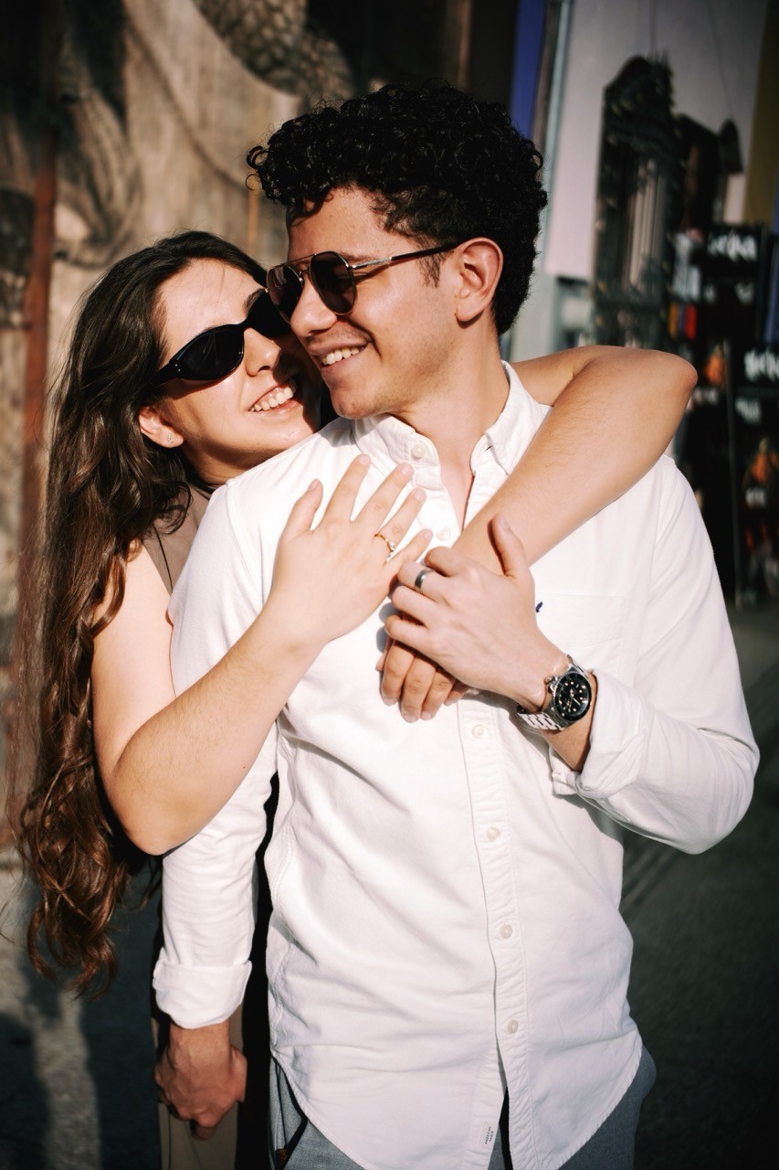 Person stand in front of a red sports oldtimer