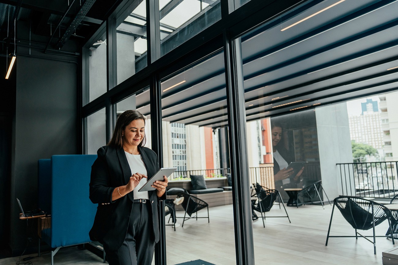 Business Woman investing in a brazilian company
