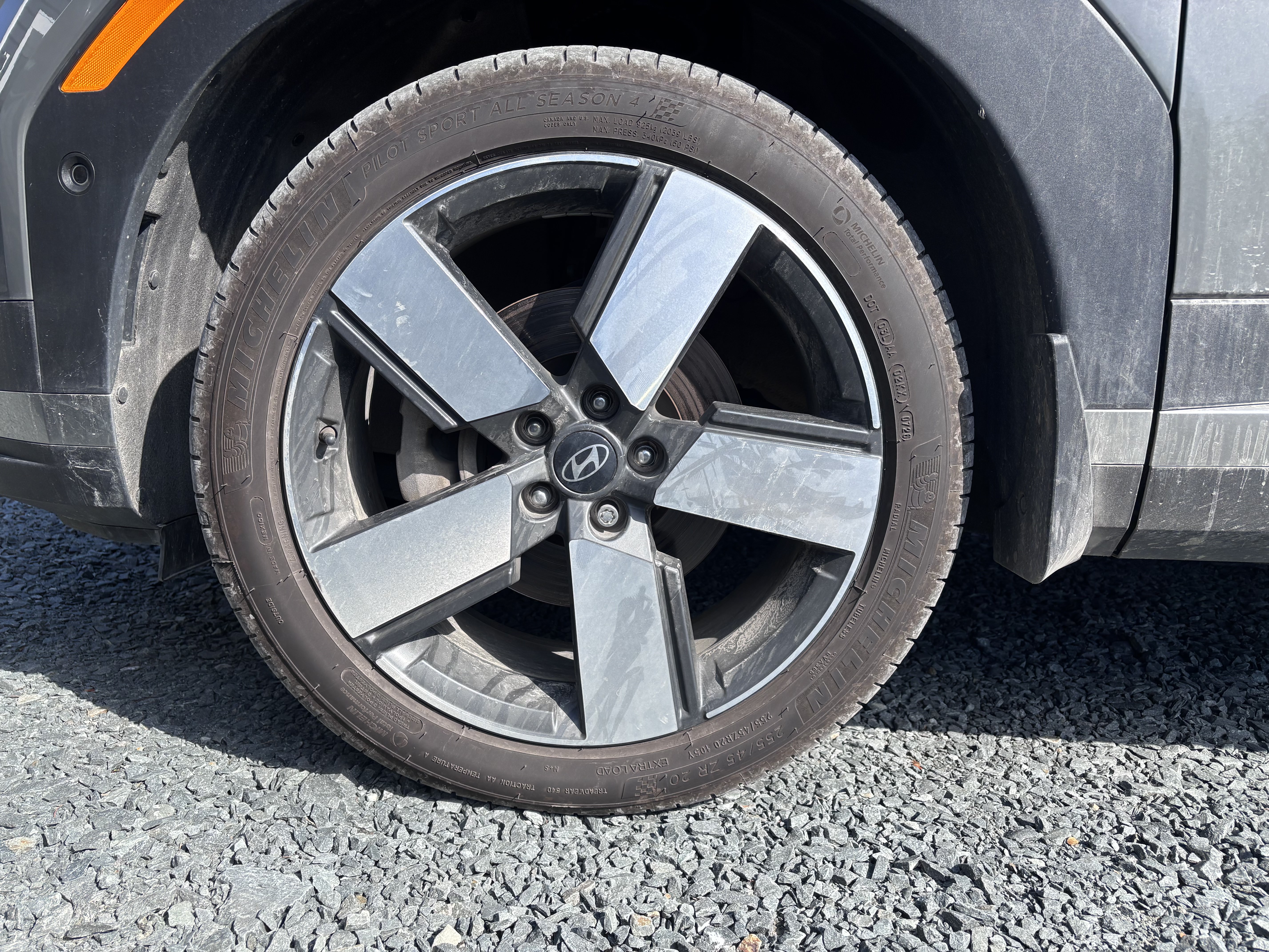 Family SUV before detailing
