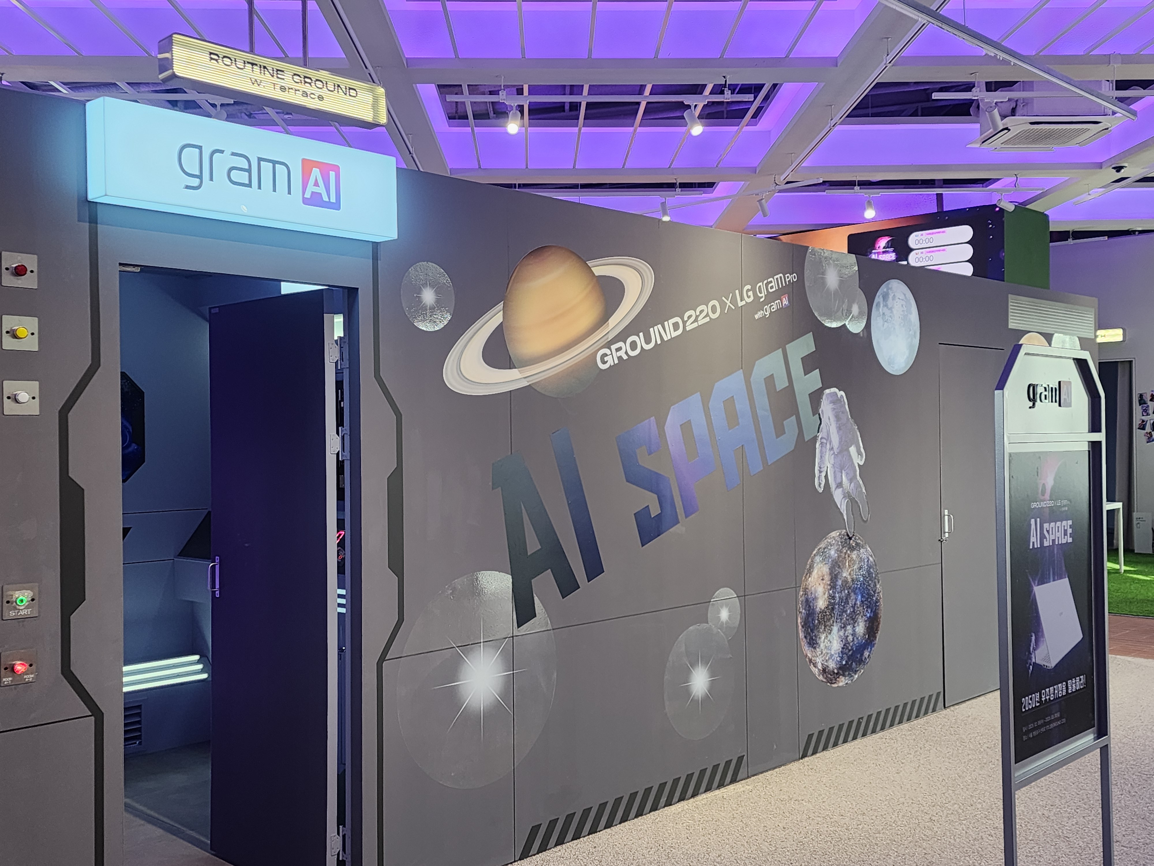 LG gram Pro AI SPACE 방탈출 팝업스토어 – 키이스케이프가 서울 영등포에 제작한 우주정거장 컨셉 브랜드 체험 공간 전경