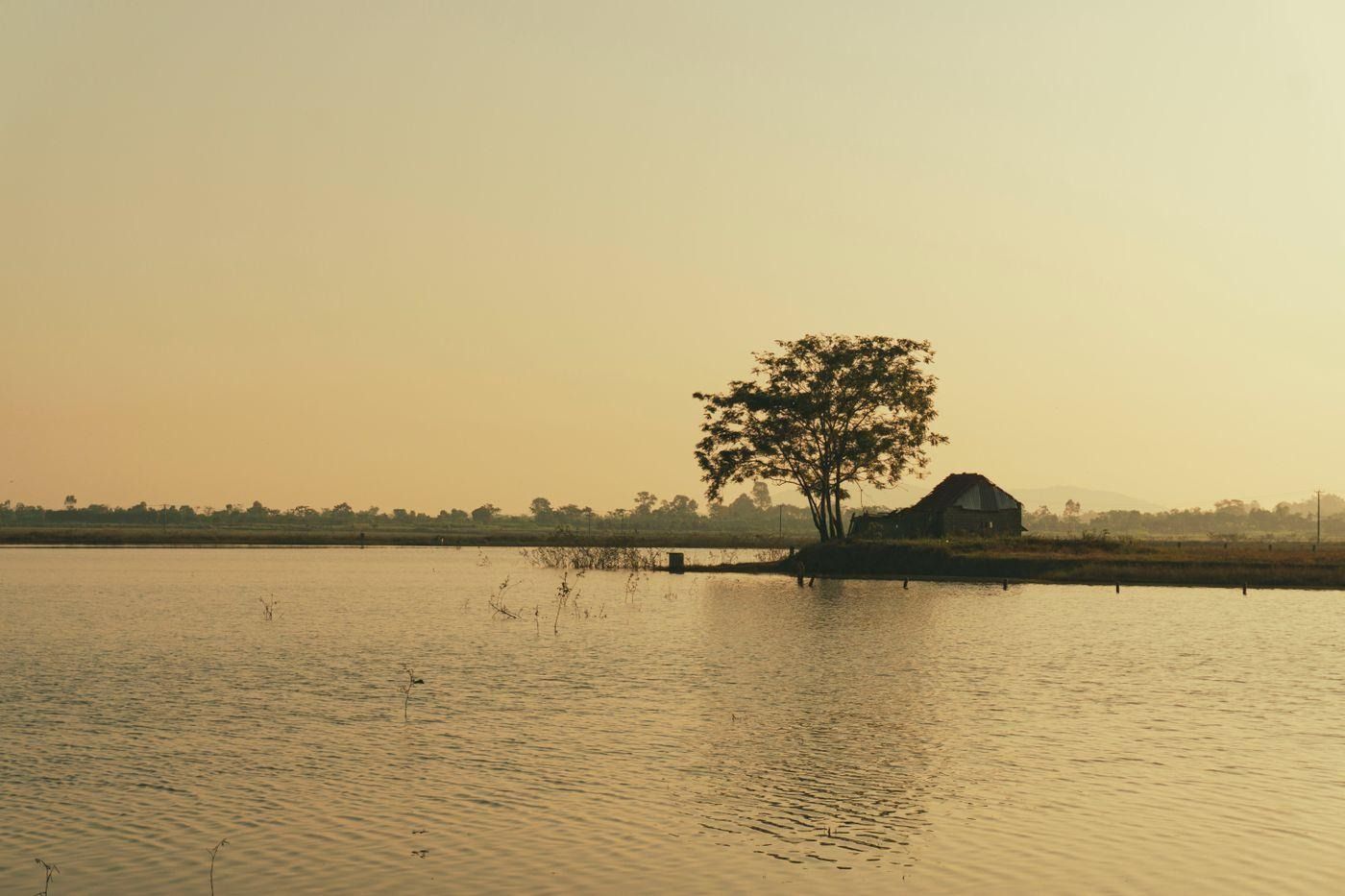 Proximity to water raises flood risk, but a property does not need to touch a river to sit in a flood zone.