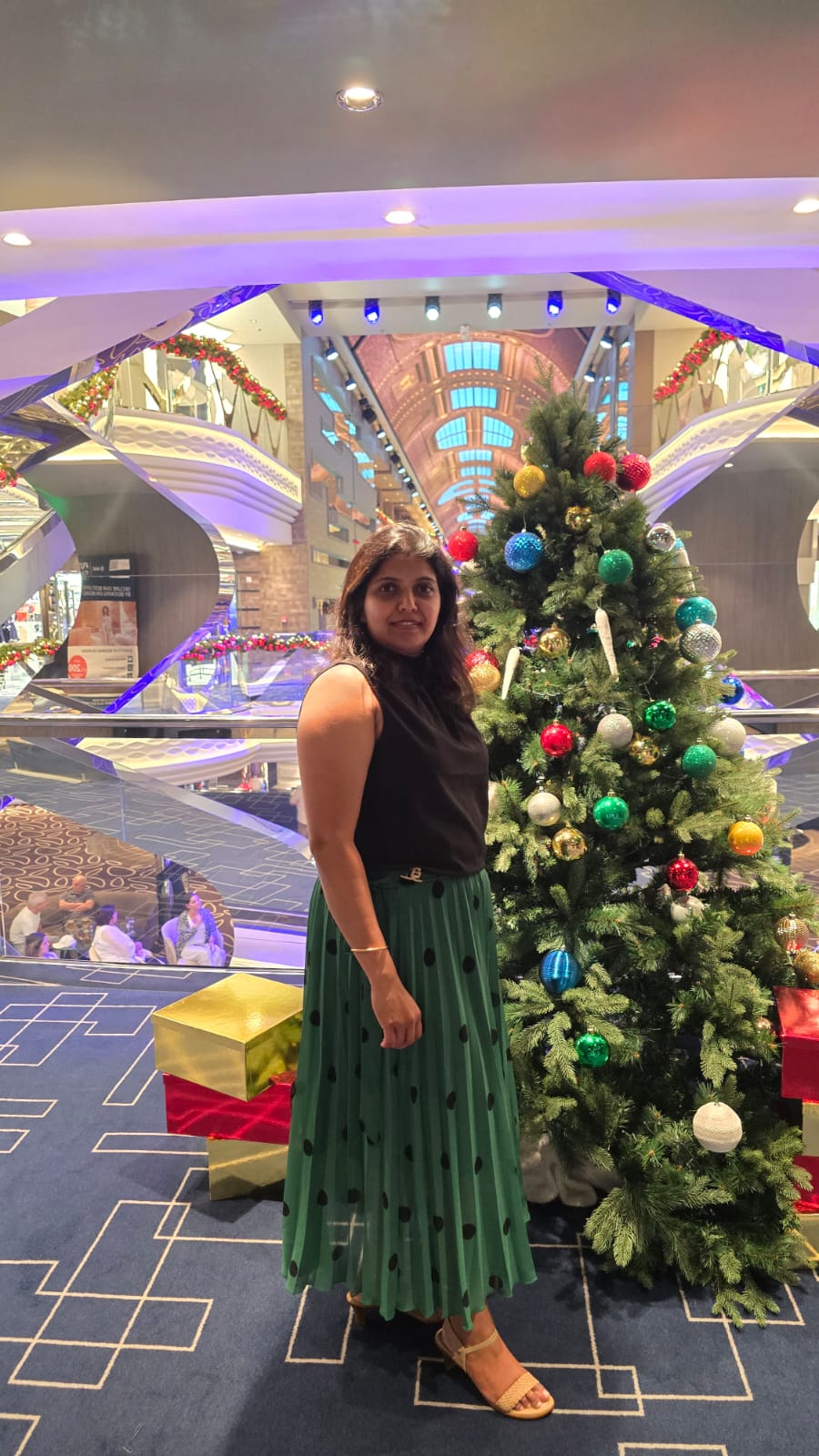 A man with headphones flexing in front of a mirror with red gym equipment behind him. Quote: “These workouts aren’t just effective – they’re empowering…” – Freelance Photographer.