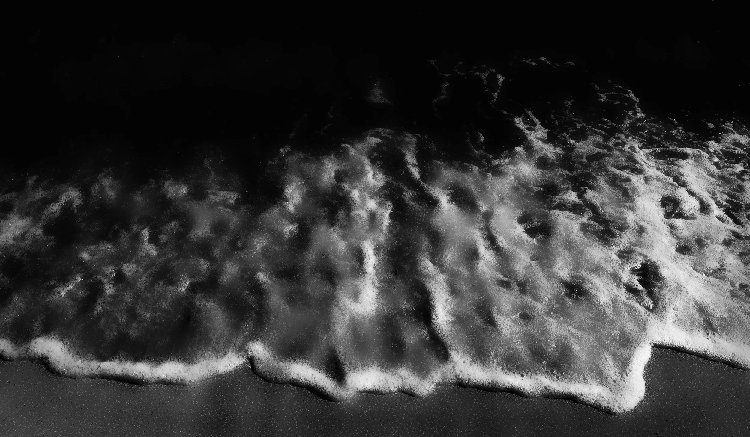 Vague minimaliste noire, première exposition de Martin Dedron