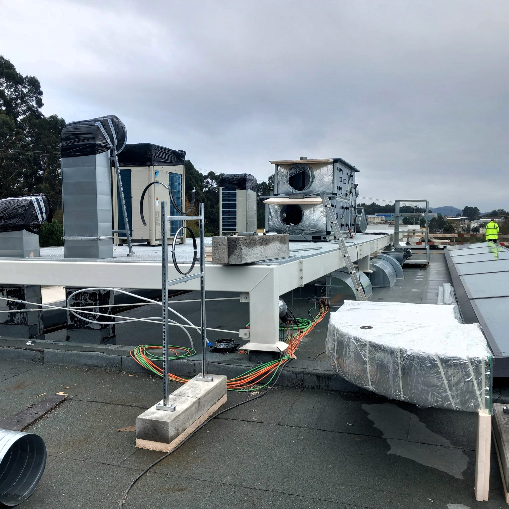 Large aquarium construction