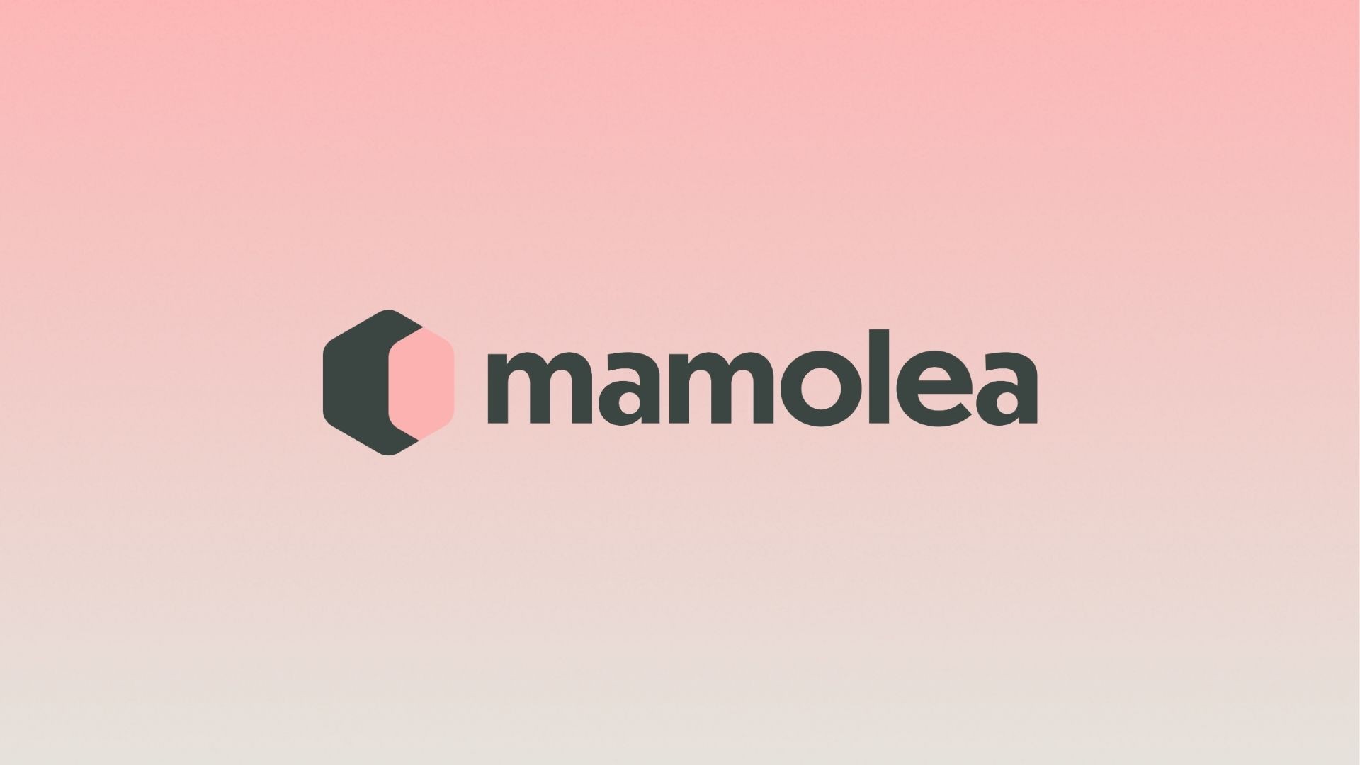 Mamolea Logo auf rosafarbenem zu beigefarbenem Farbverlauf