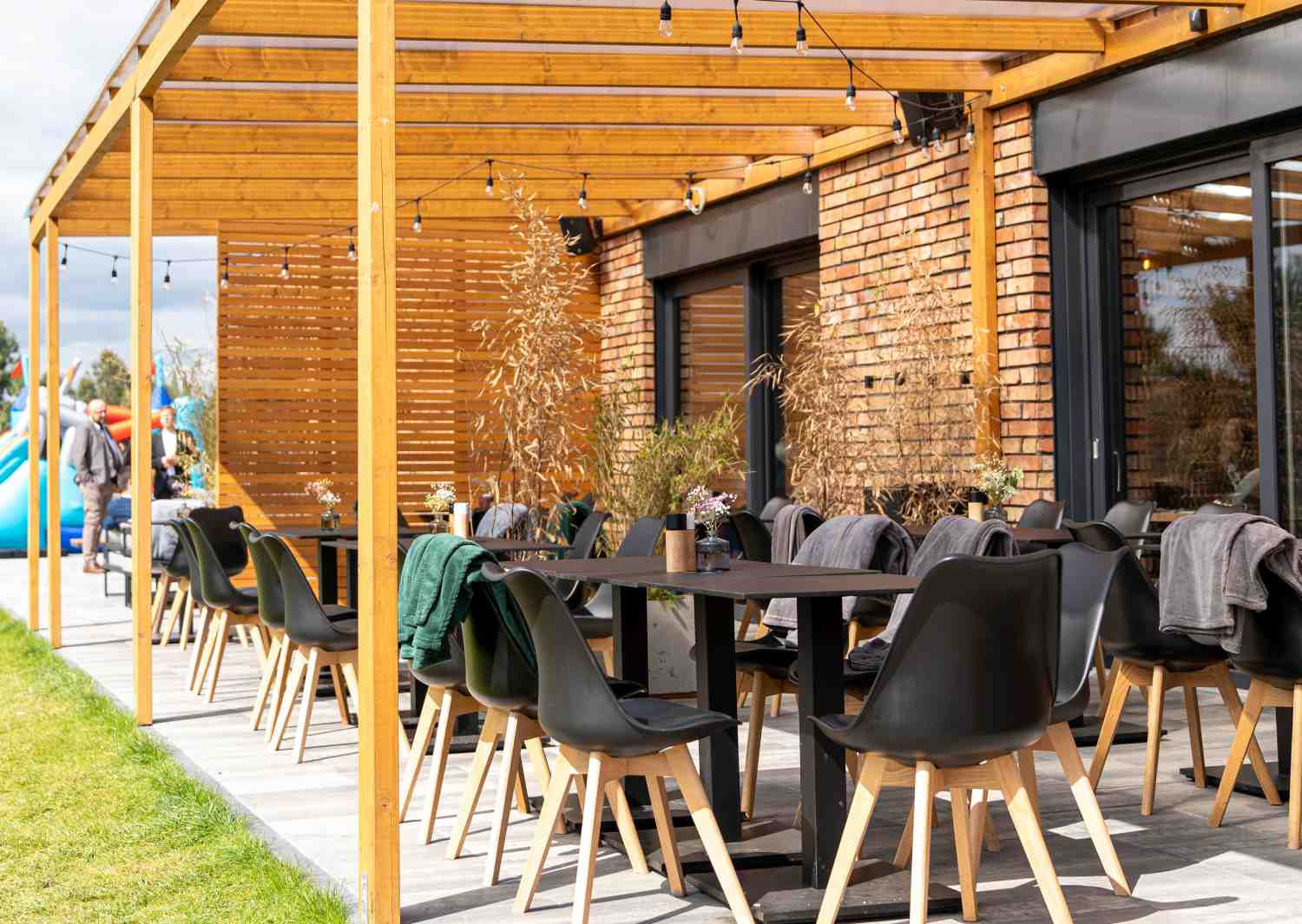 Taras restauracji na lunch firmowy pod Poznaniem