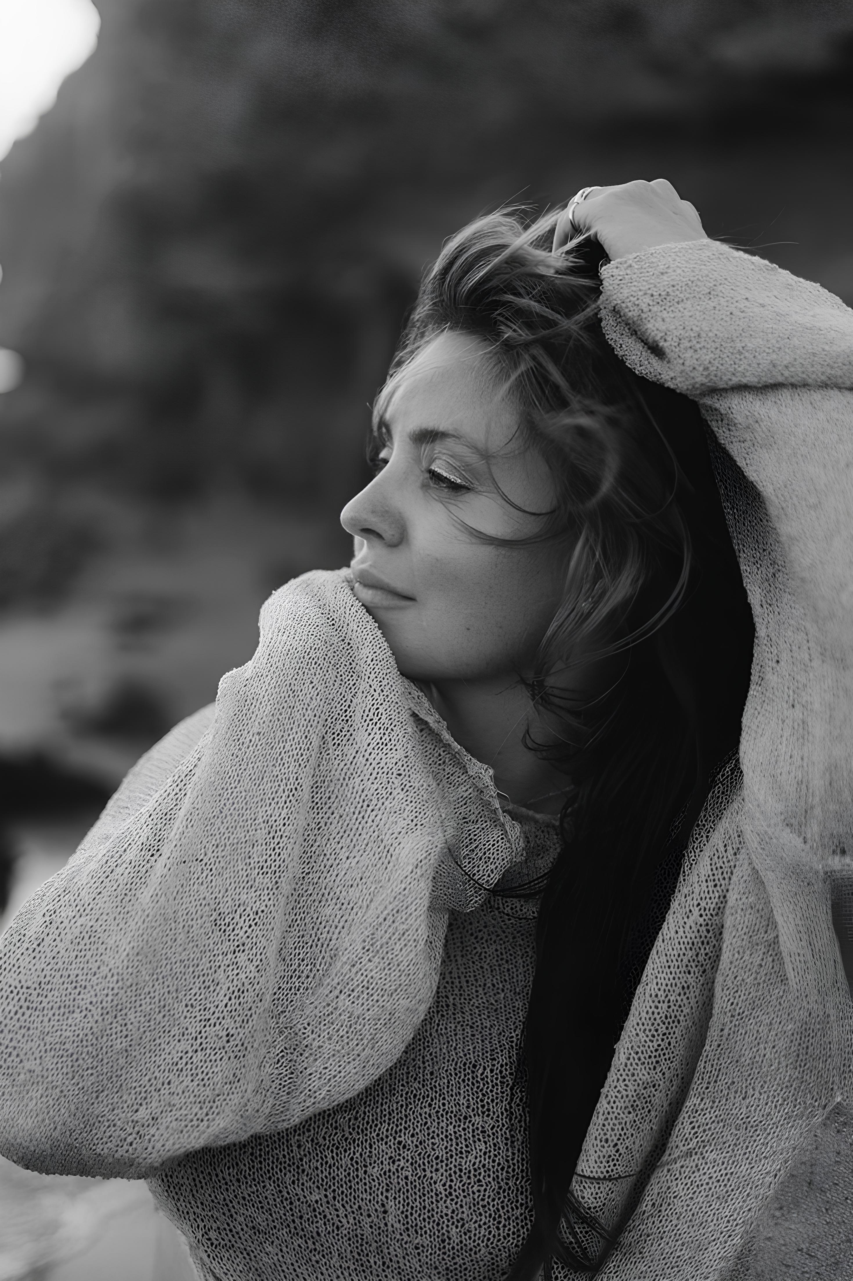 lady black and white