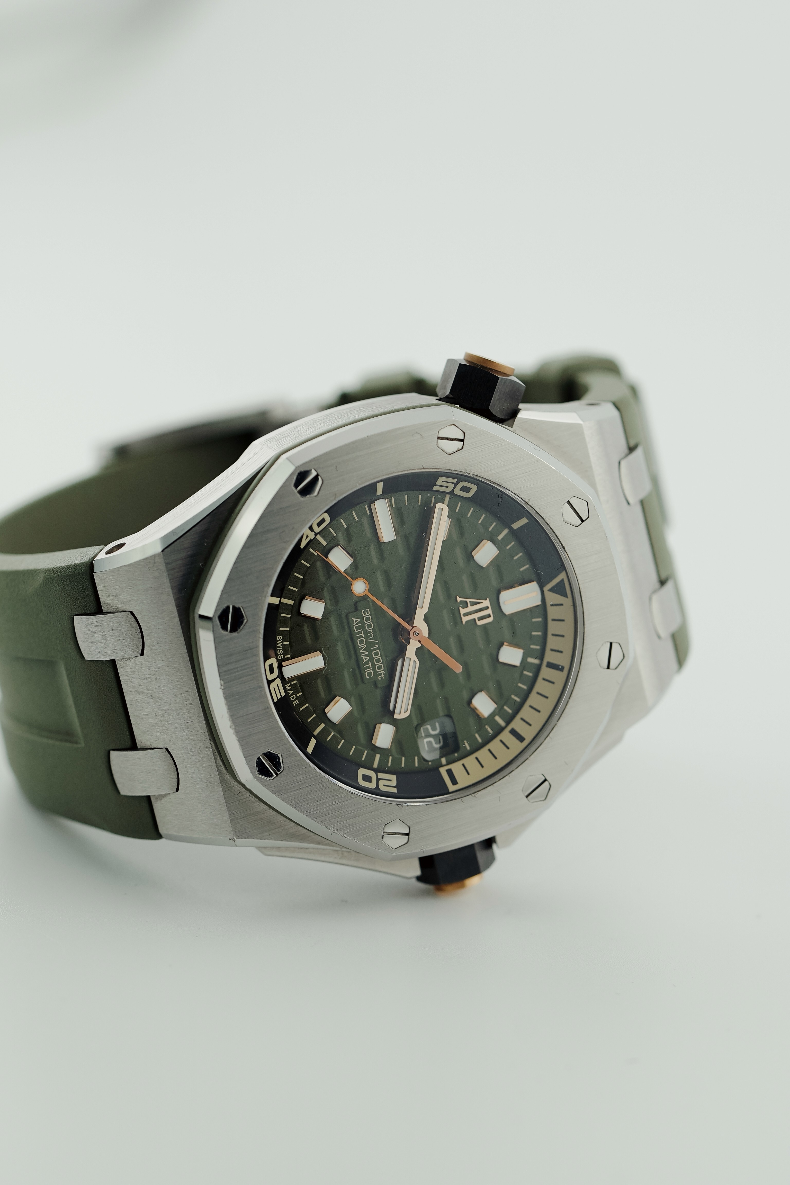 Buy Audemars Piguet Royal Oak Offshore Diver Stainless Steel Khaki with khaki green dial — photo 14