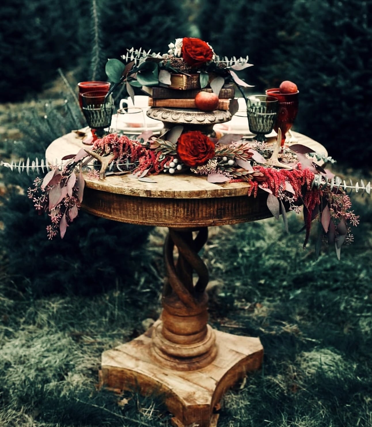 Tablescape: Roses on the lawn