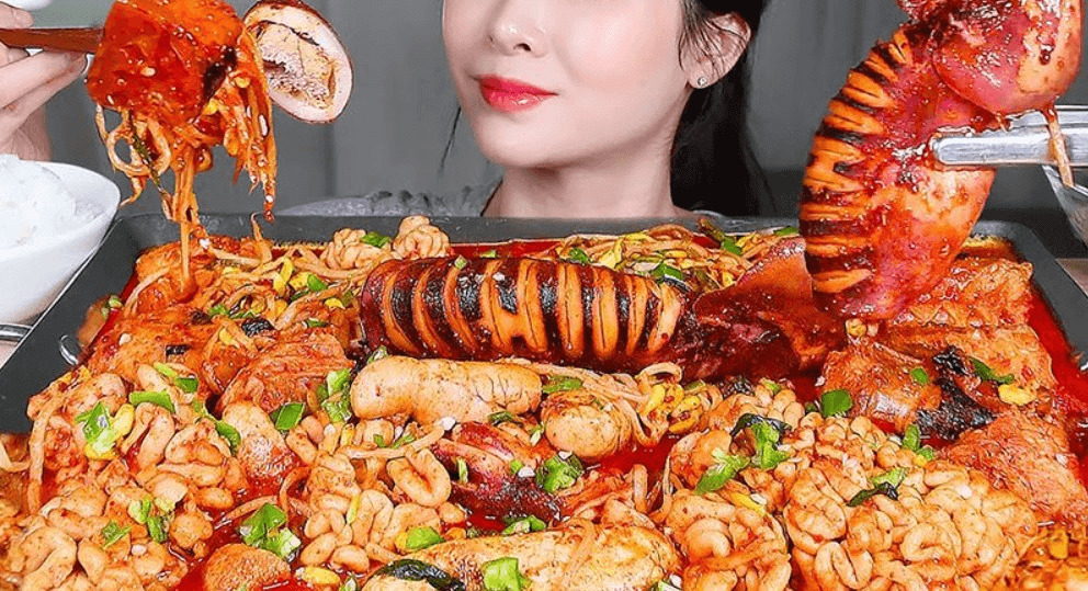 Cũng cần kiêng ăn hải sản sau khi xăm môi