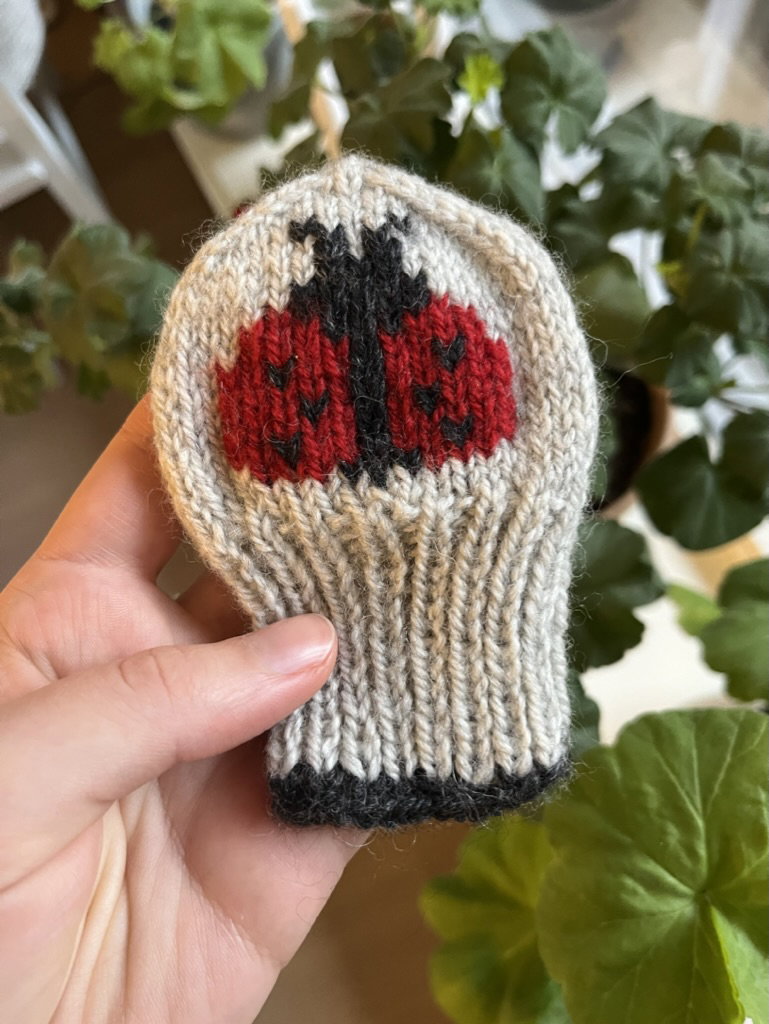 Little Ladybug Mitten knitting pattern by Meliora