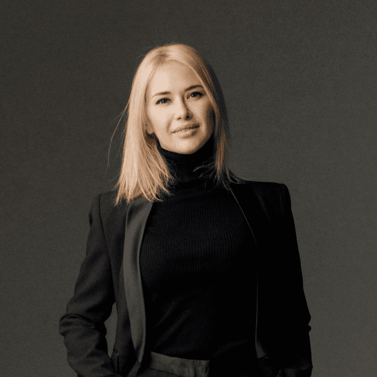 woman in black long sleeve shirt and black pants