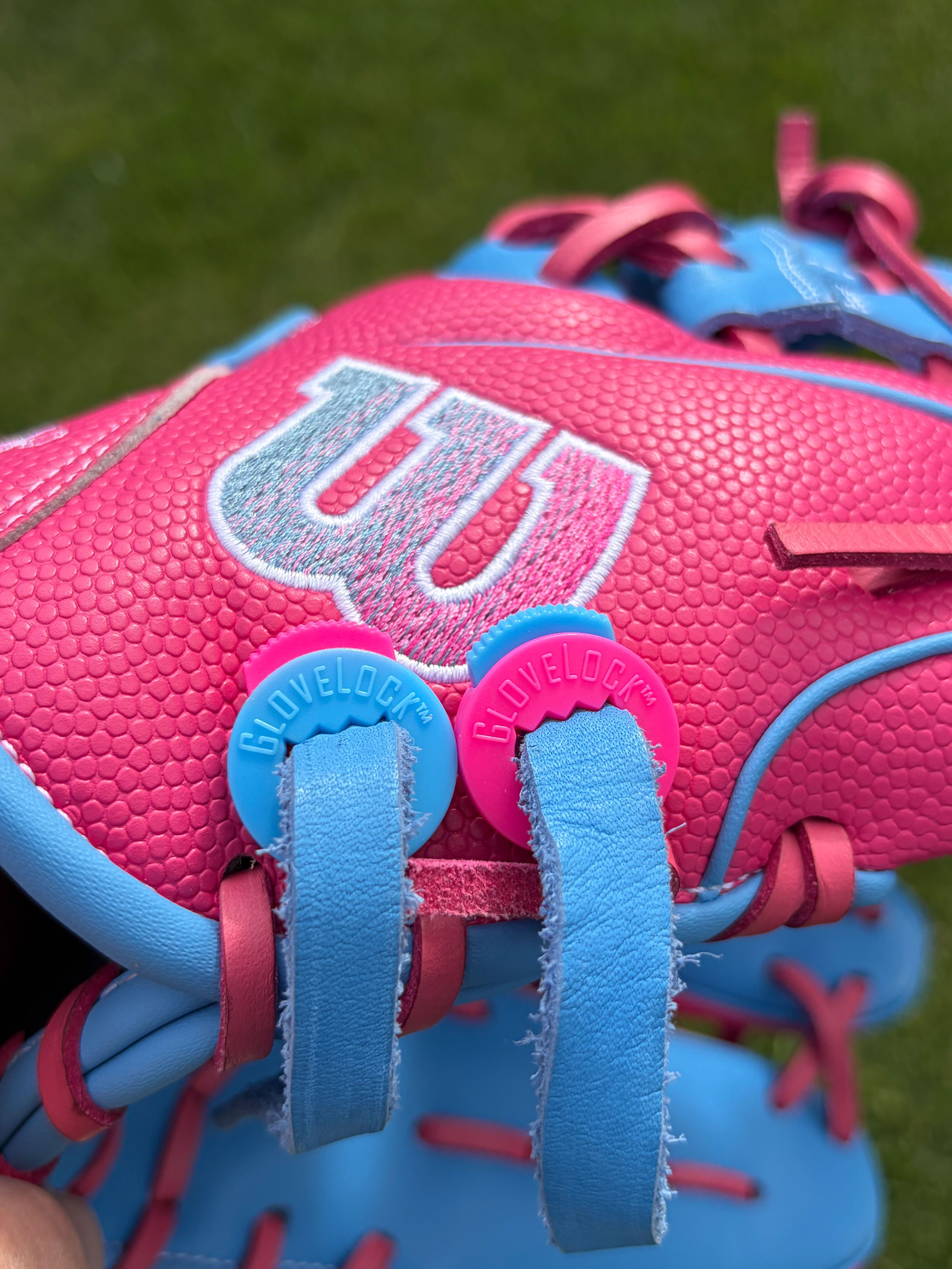 Glovelock - Hot Pink/Columbia Blue