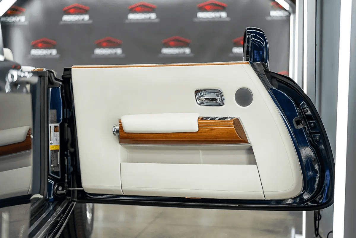 2010 Rolls-Royce Phantom Drophead photo 20