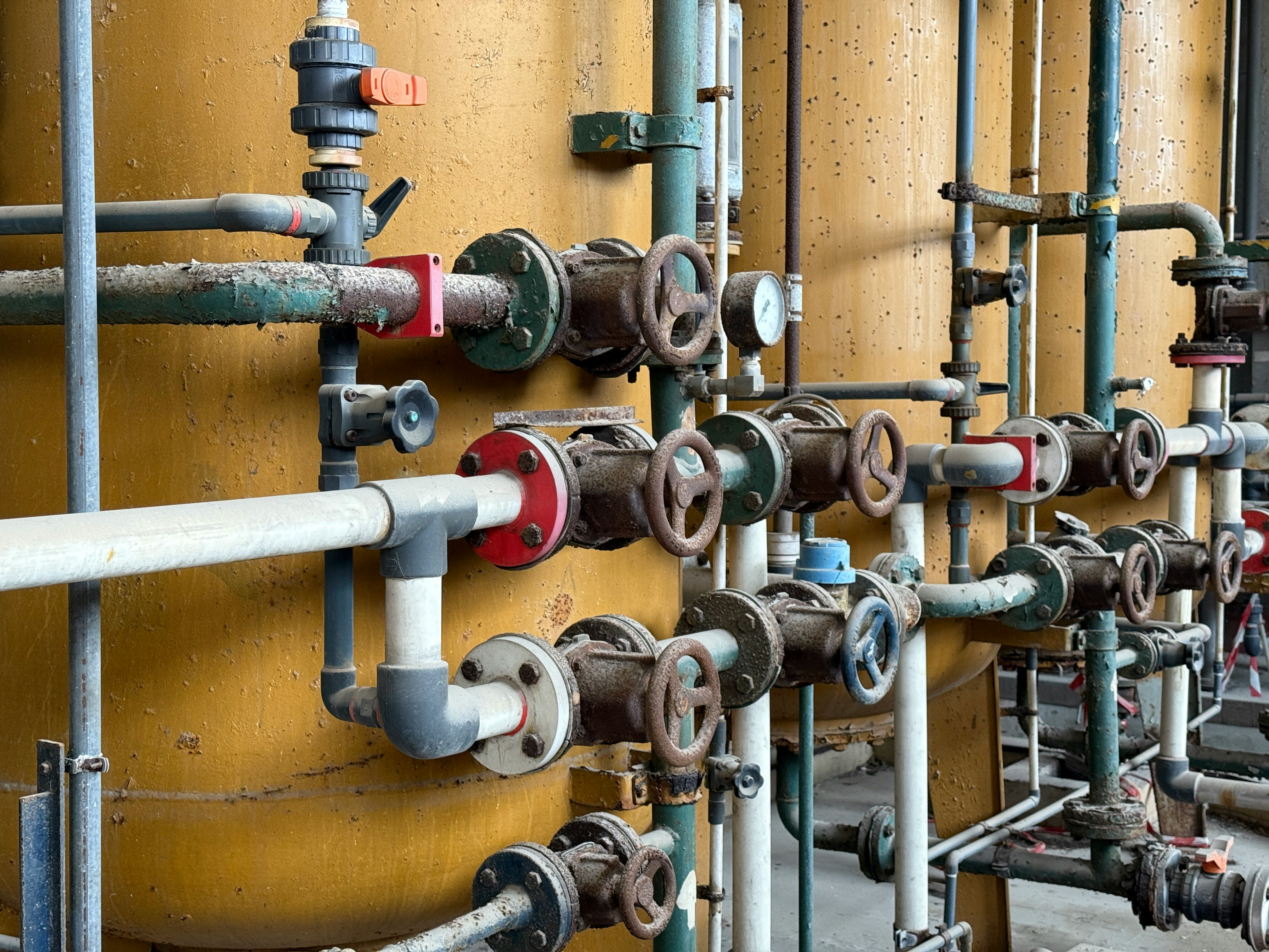 Pipes, valves, and tanks are shown in detail.
