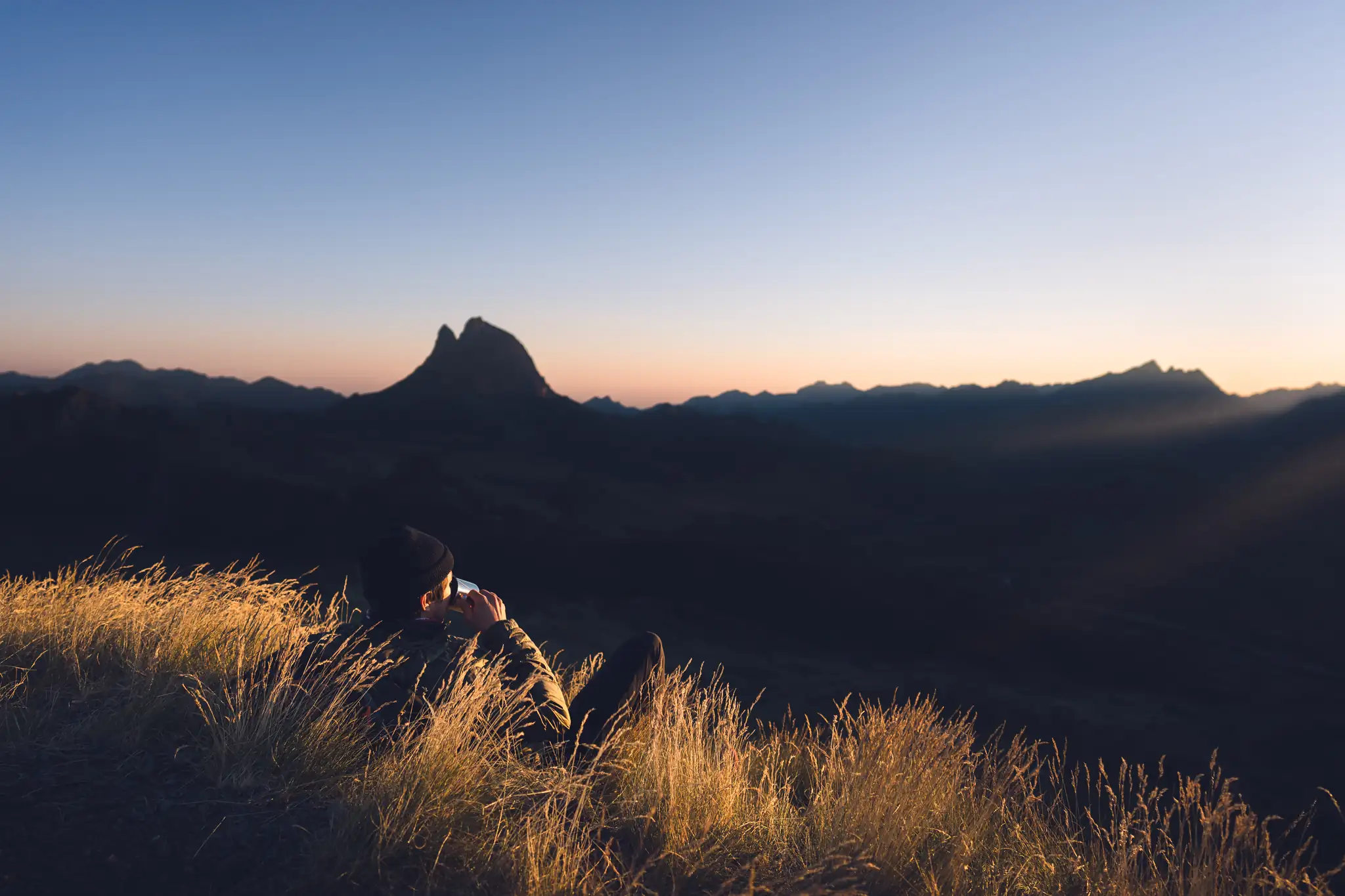 portrait de la mariée devant la mairie de Bayonne