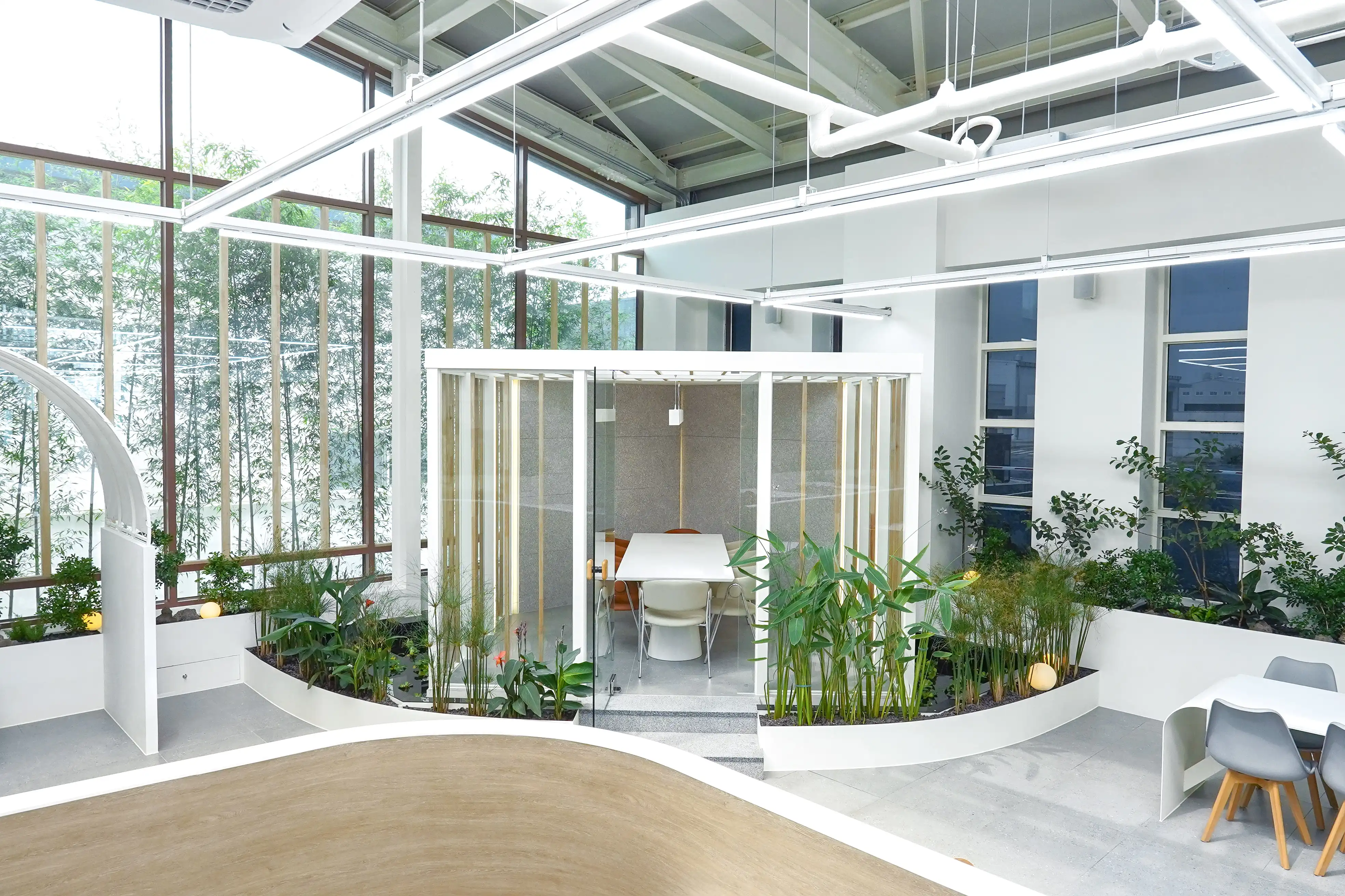 수생식물을 활용한 에코피플 실내조경