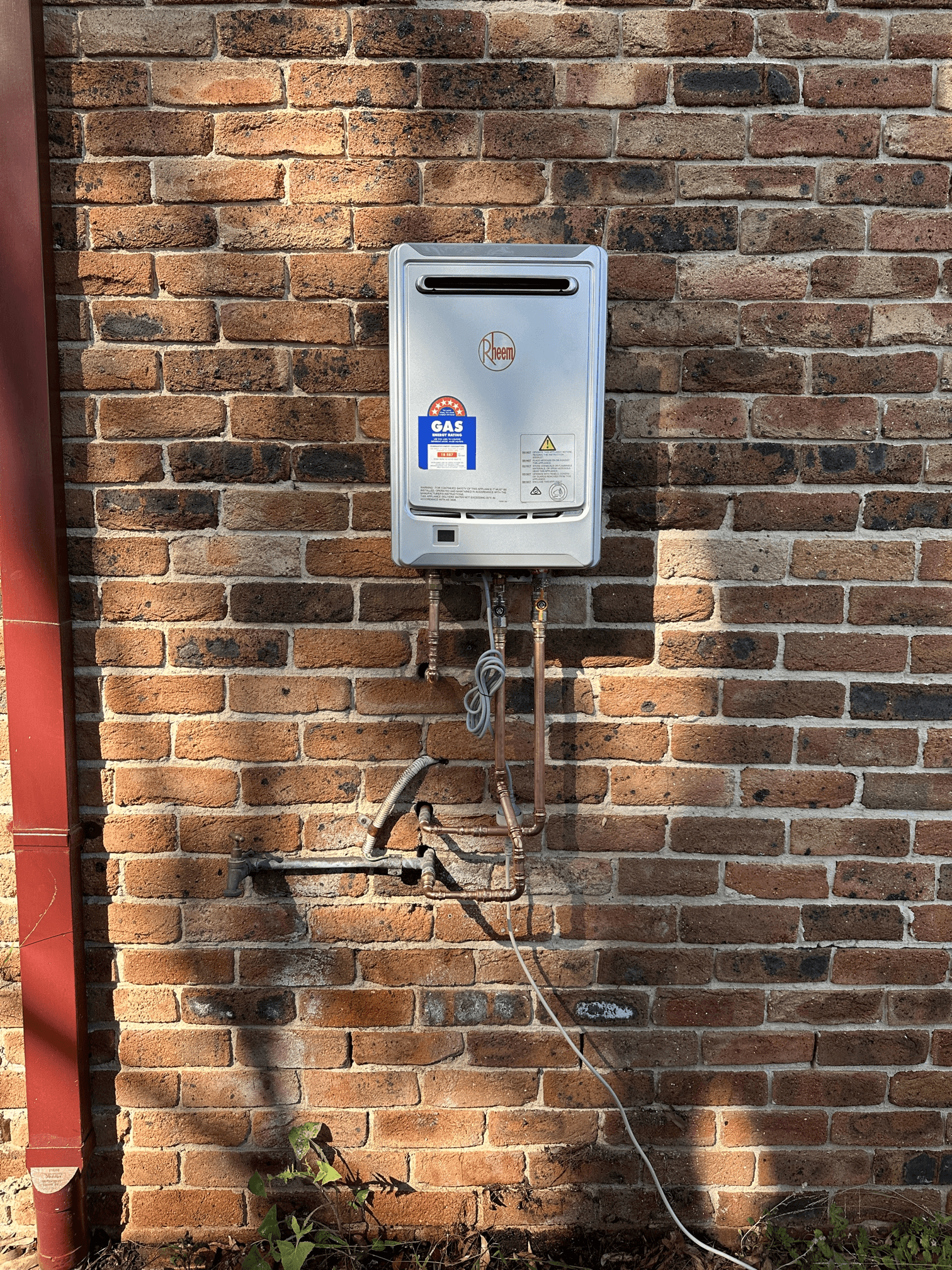 New Rheem instantaneous hot water system installed by Precision Pipes plumber in Castle Hill.