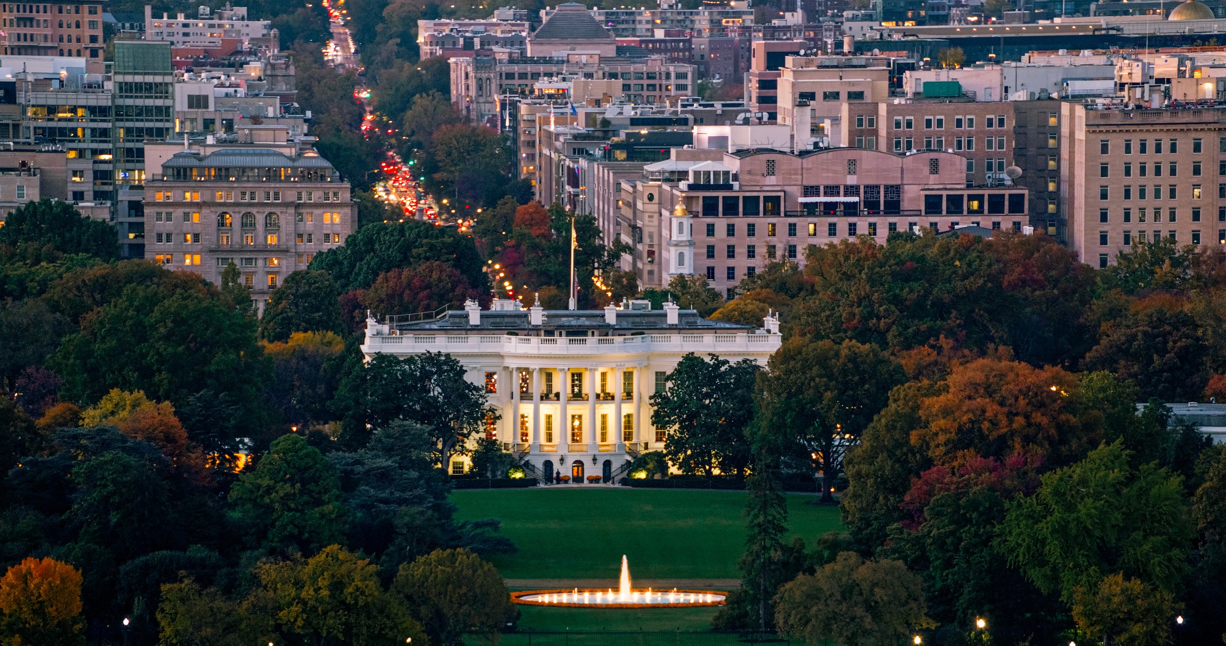 Aerial image of The White House at dusk