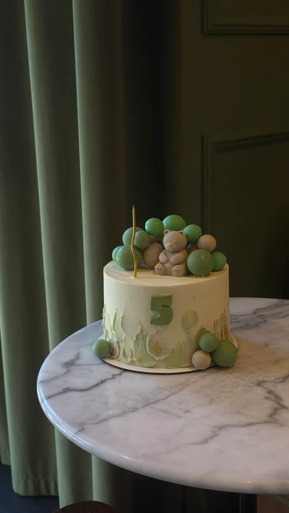 a person swimming in the water with grass