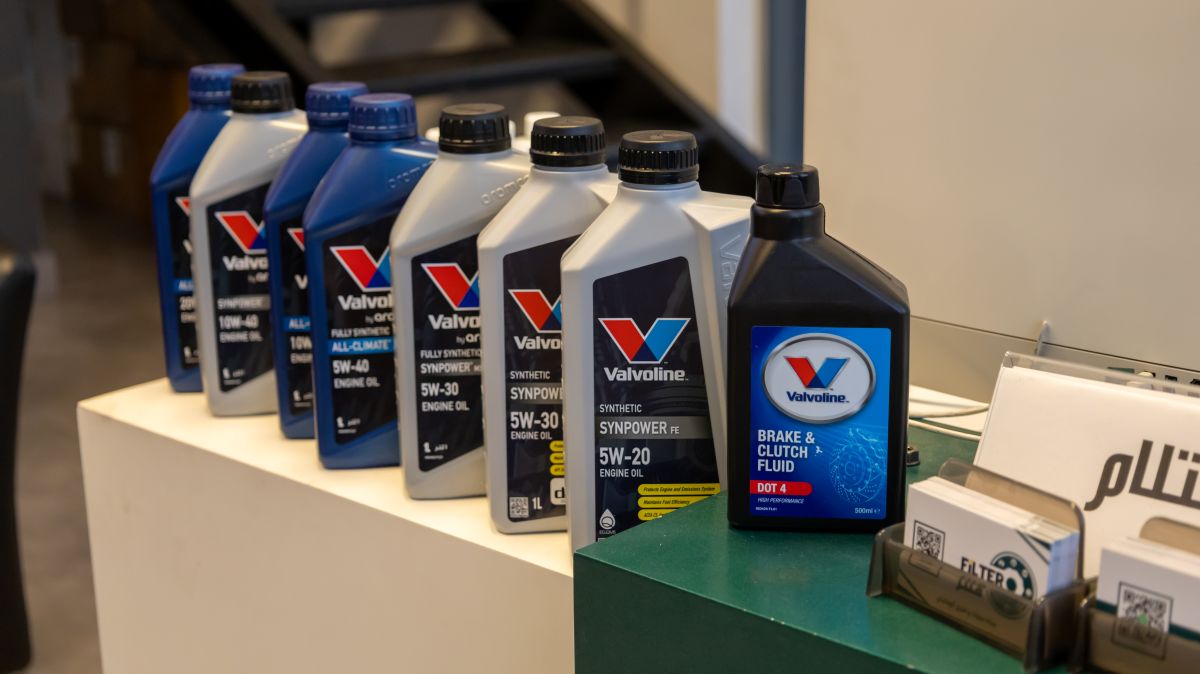 Car maintenance and washed cars
