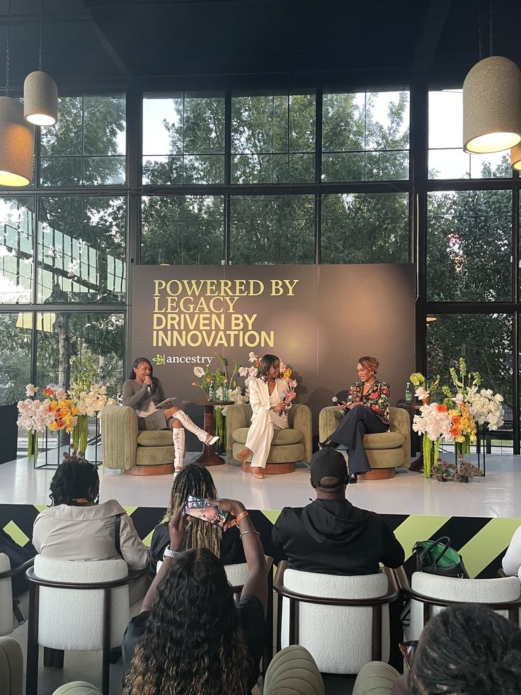 媒體招待會 Press Conference 媒體採訪 corporate media press conference with TV cameras and journalists