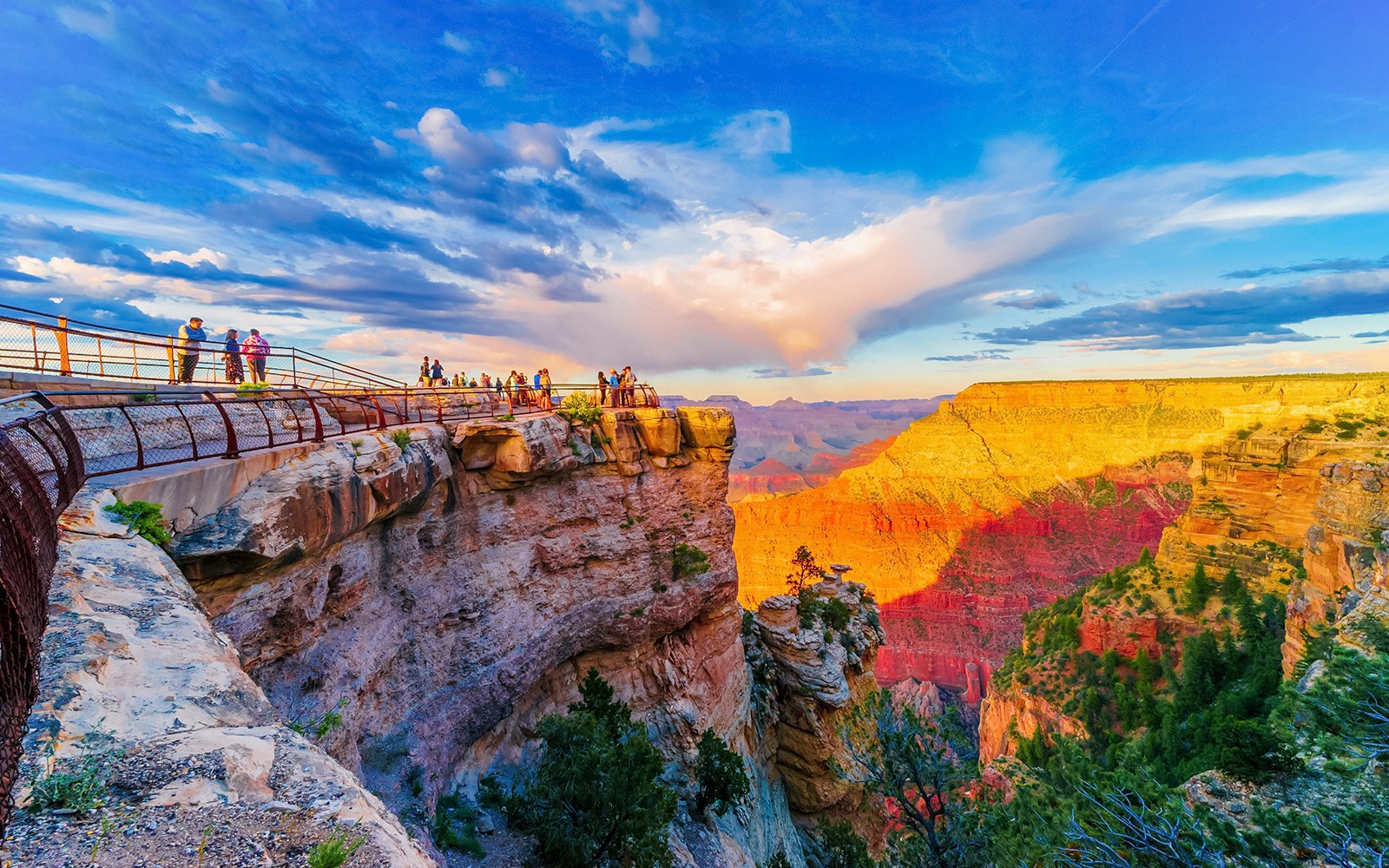 大峡谷南缘日落景观，美国亚利桑那州，突显峡谷广阔的景色。