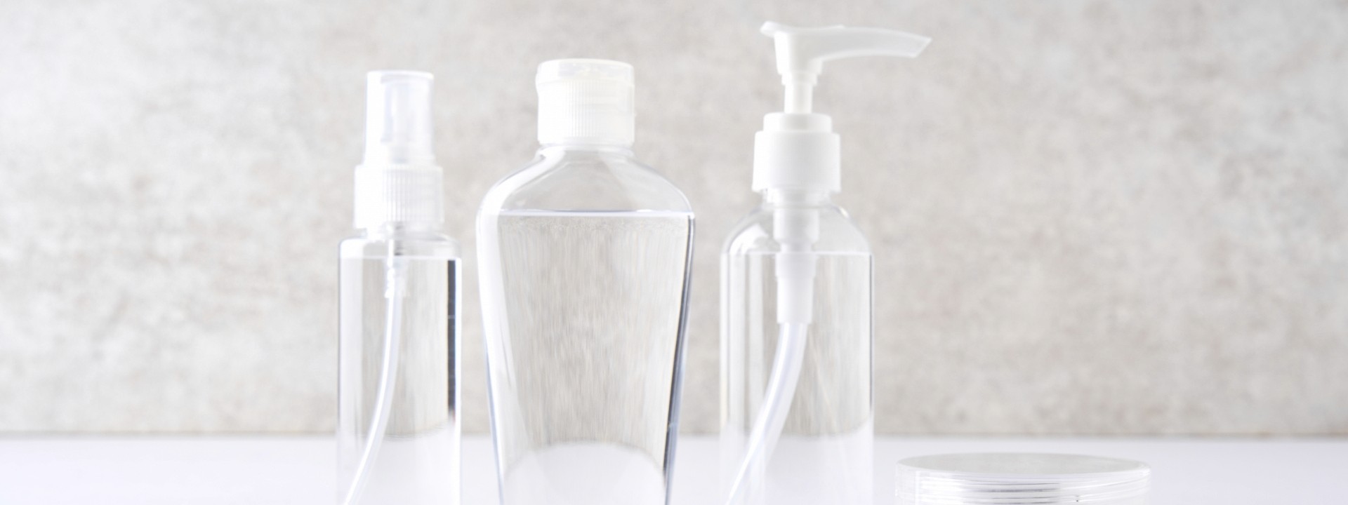 化粧品ボトルが並んだ画像