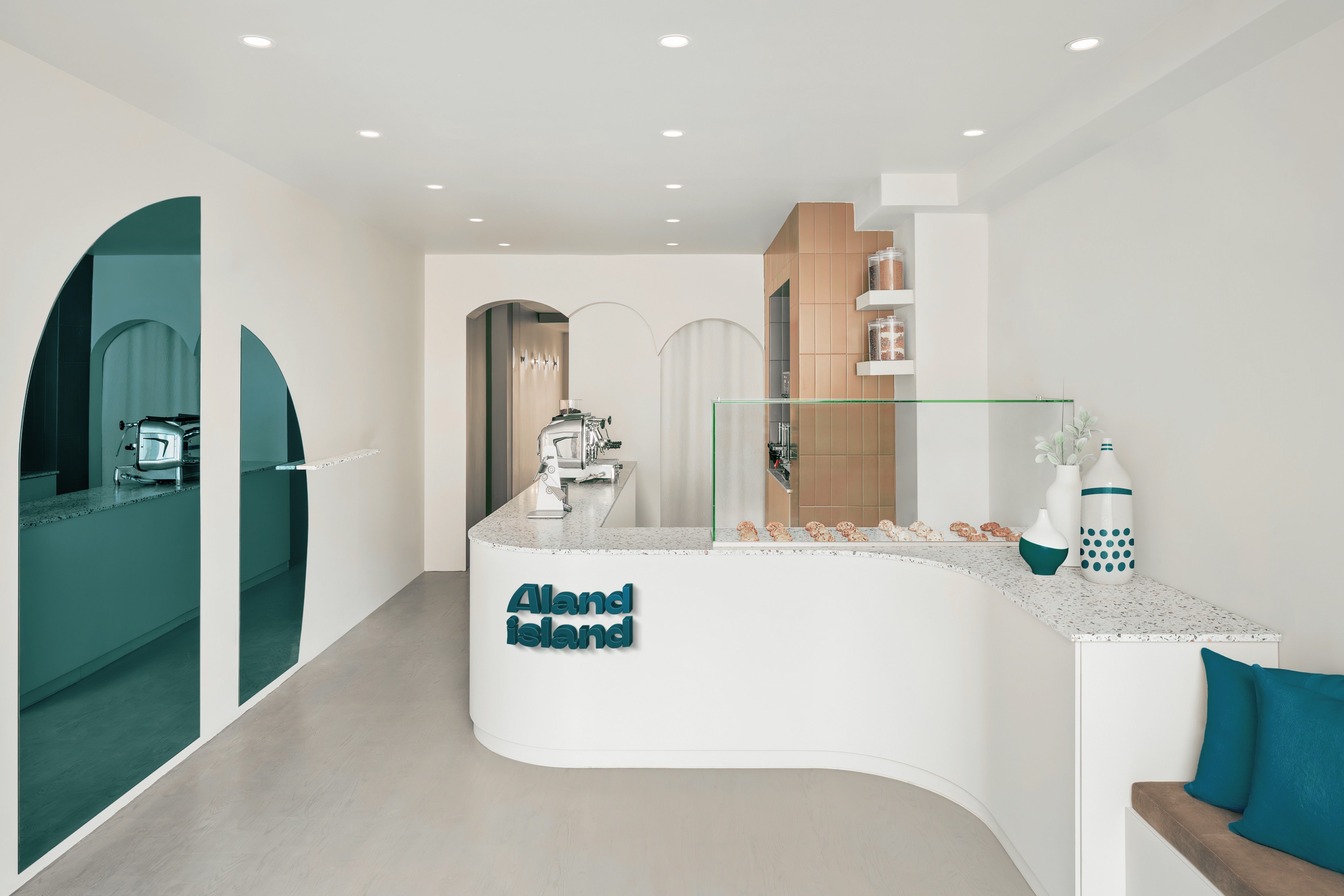 Here comes the alt text