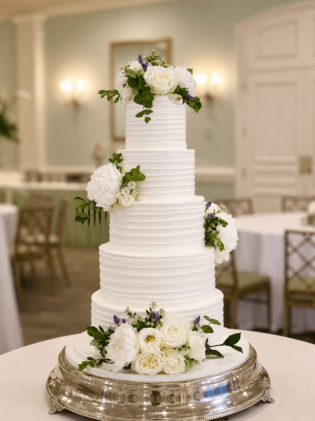 White statement cake