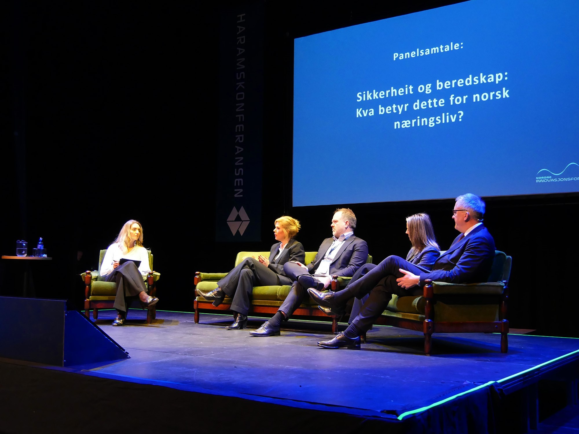 Panelsamtale med Jette Christensen, Per Øyvind Langeland, Cathrine Marti og Rune Støstad. Ledet av Elisabeth Solvang (t.v.). 