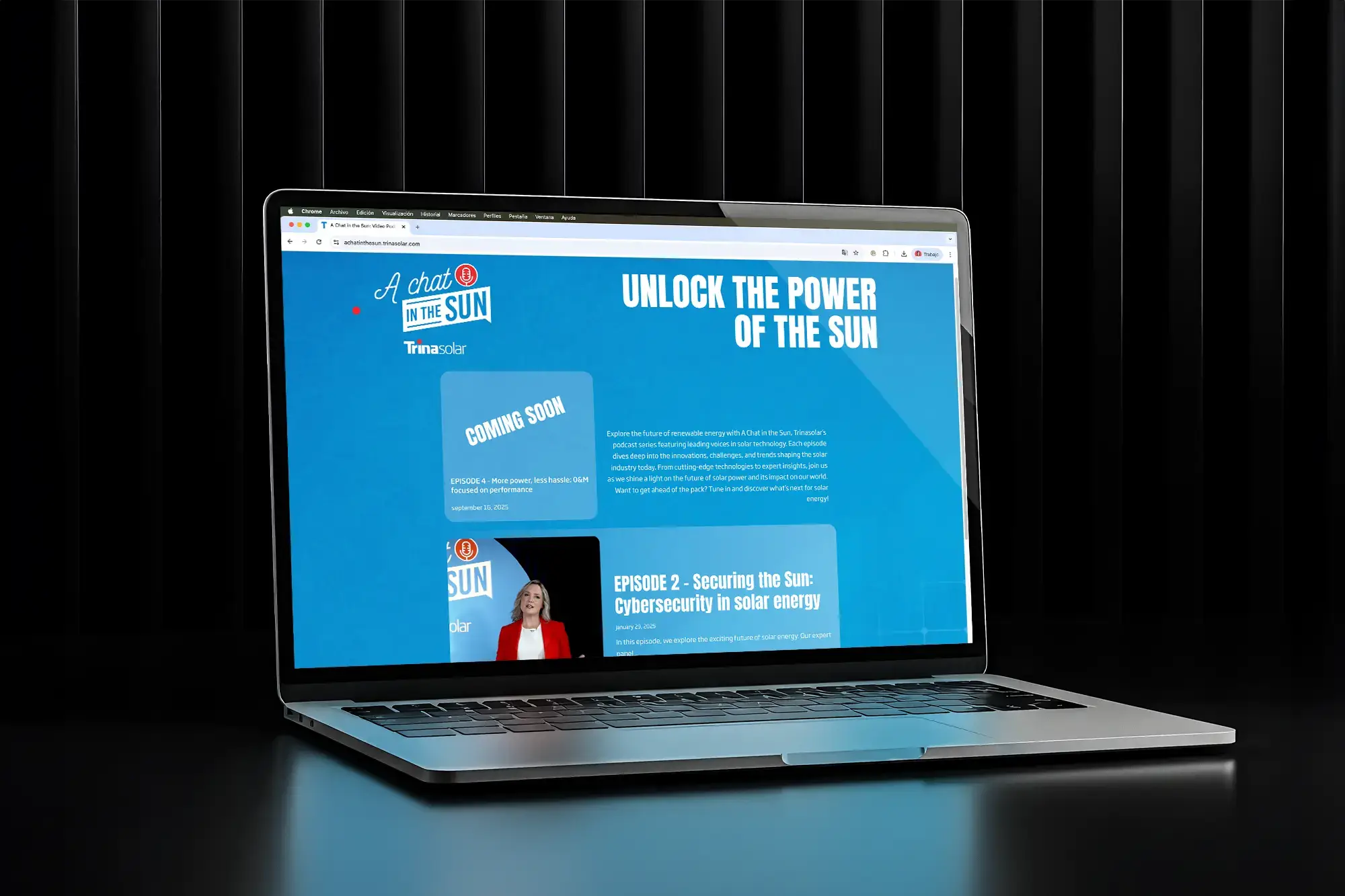 Pantalla de portátil con sitio web sobre energía solar y tecnología de Trina Solar.