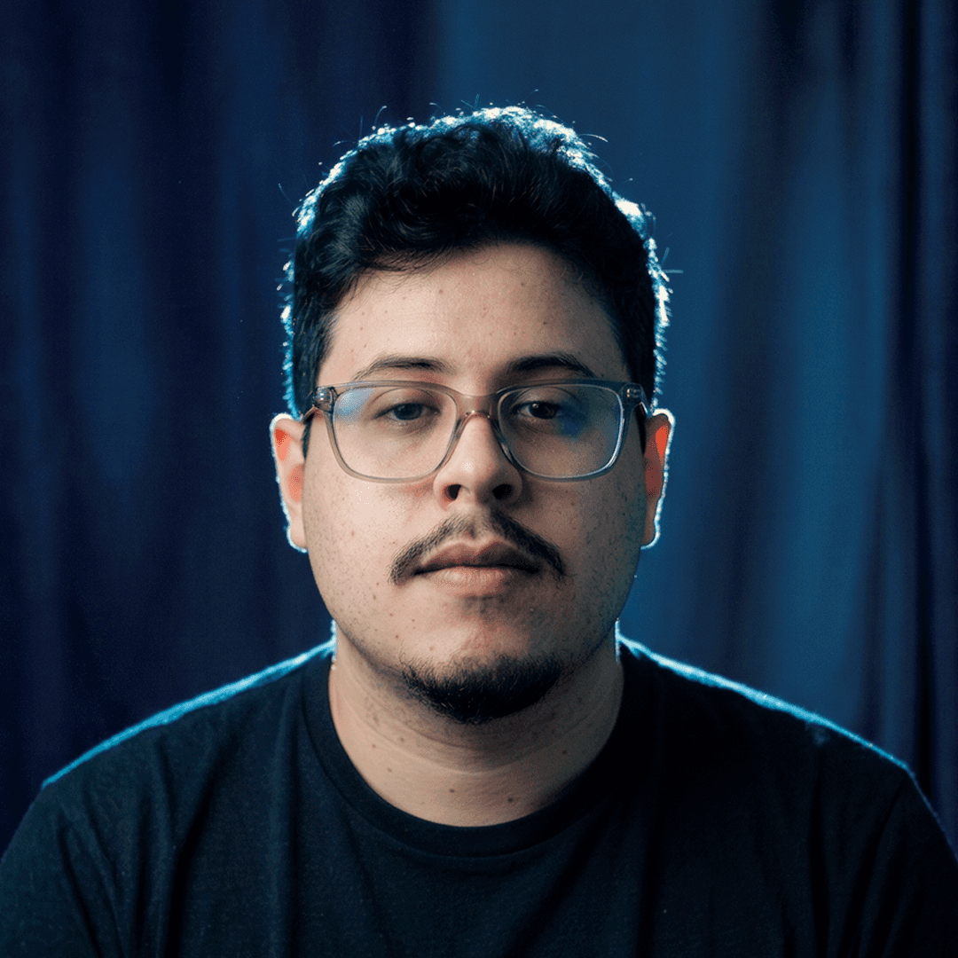 Retrato de Eduardo Córdova, fundador e diretor criativo da Lavoro Brand