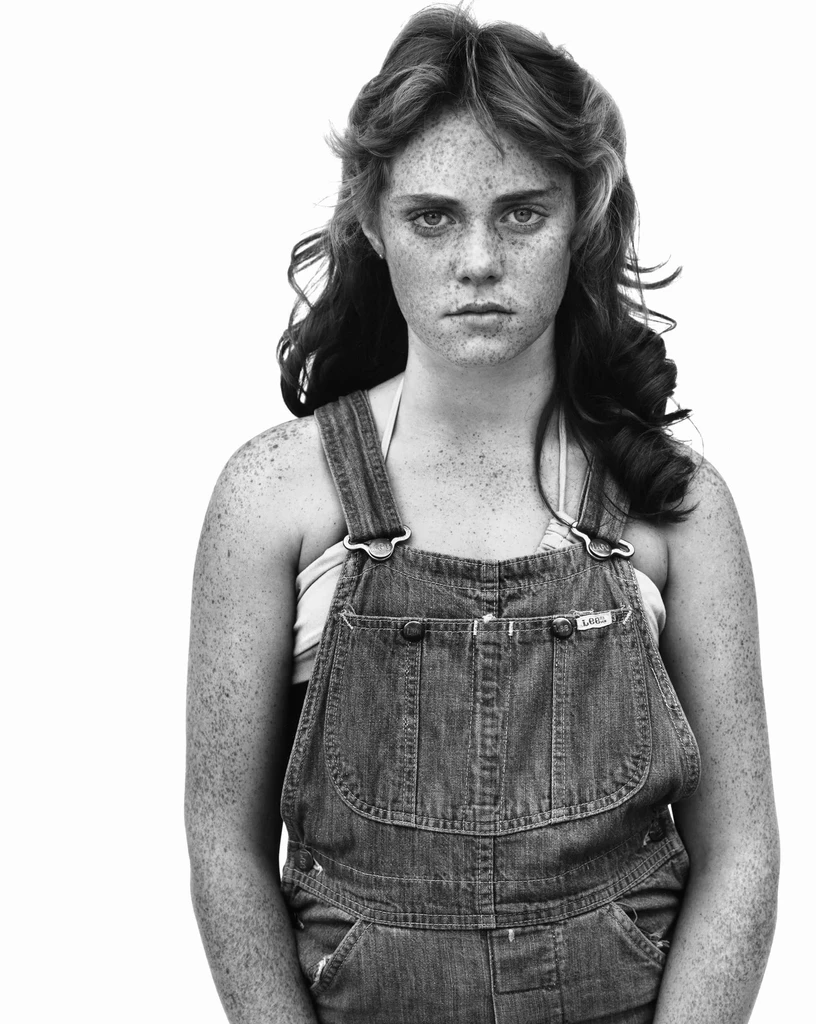 Richard Avedon photograph — “Iconic Avedon” exhibition at Gagosian Paris, article by Marine Aubenas for Studio Indice