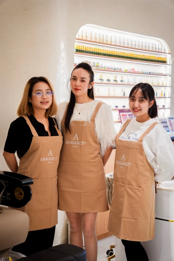 practitioner in aesthetic clinic consulting