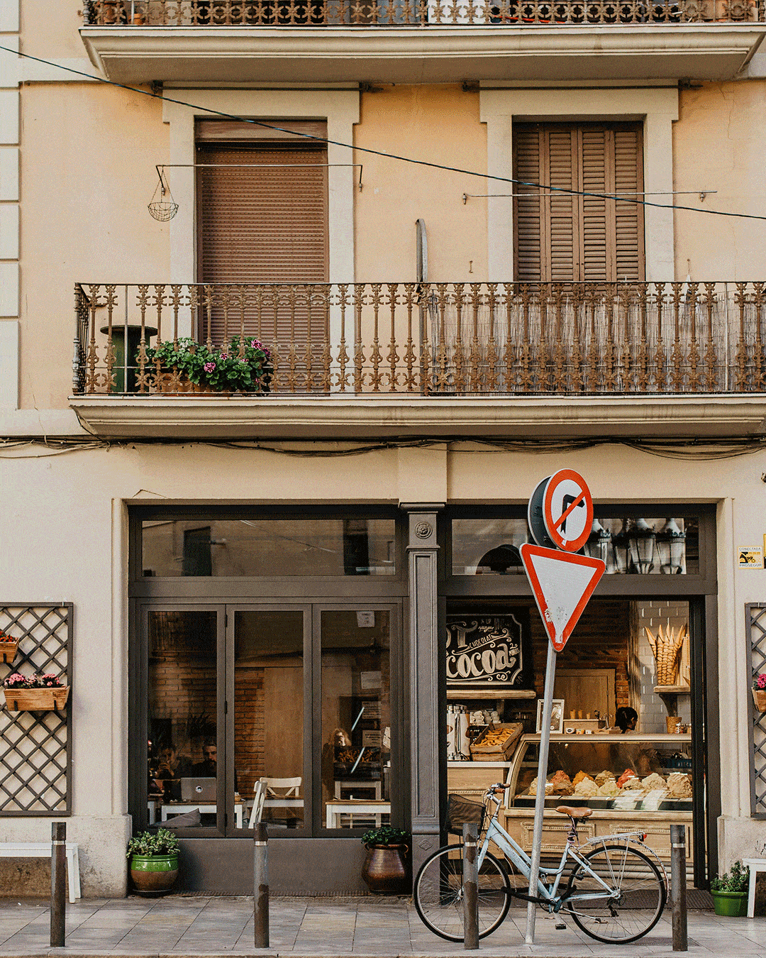 Branding, visual identity, packaging and logo design for sourdough bakery brand