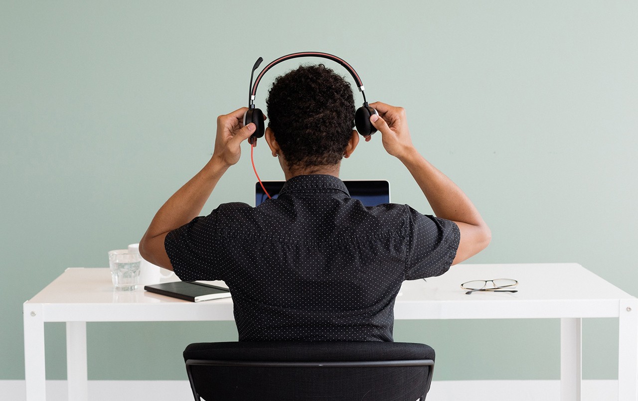 6 Simple Ways To Improve Customer Service In E-Commerce Logistics