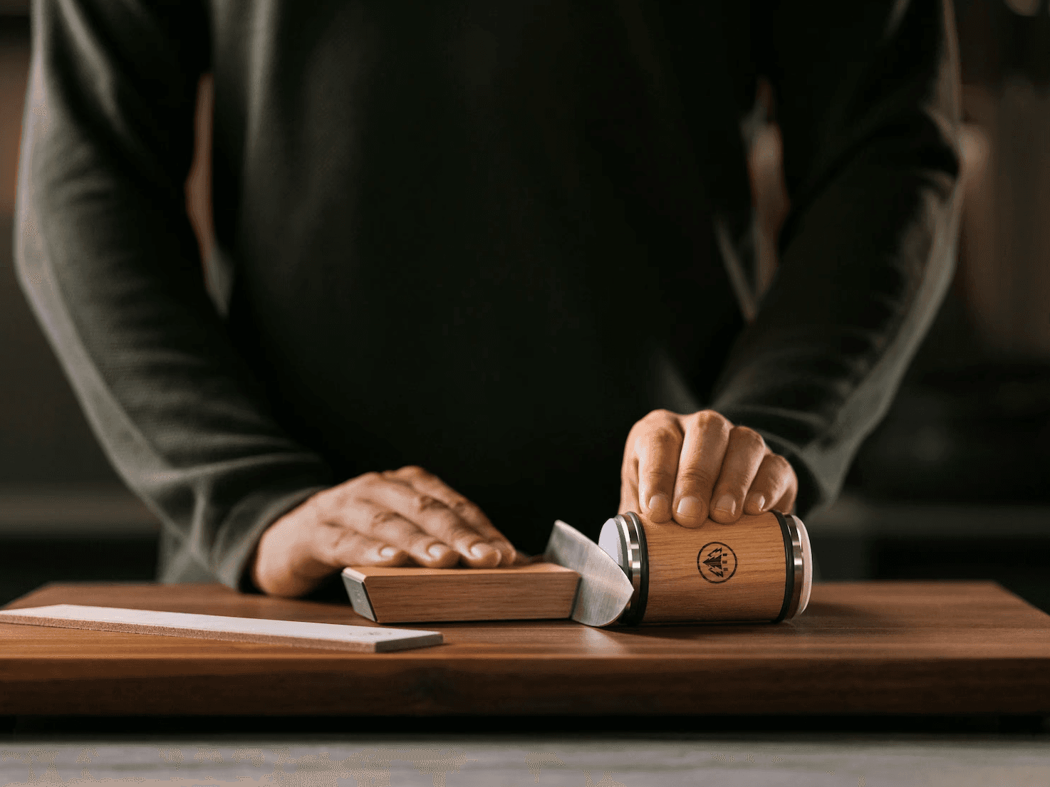 Using the HORL®3 rolling sharpener with a fine whetstone disc to refine and polish the knife edge for ultimate sharpness.