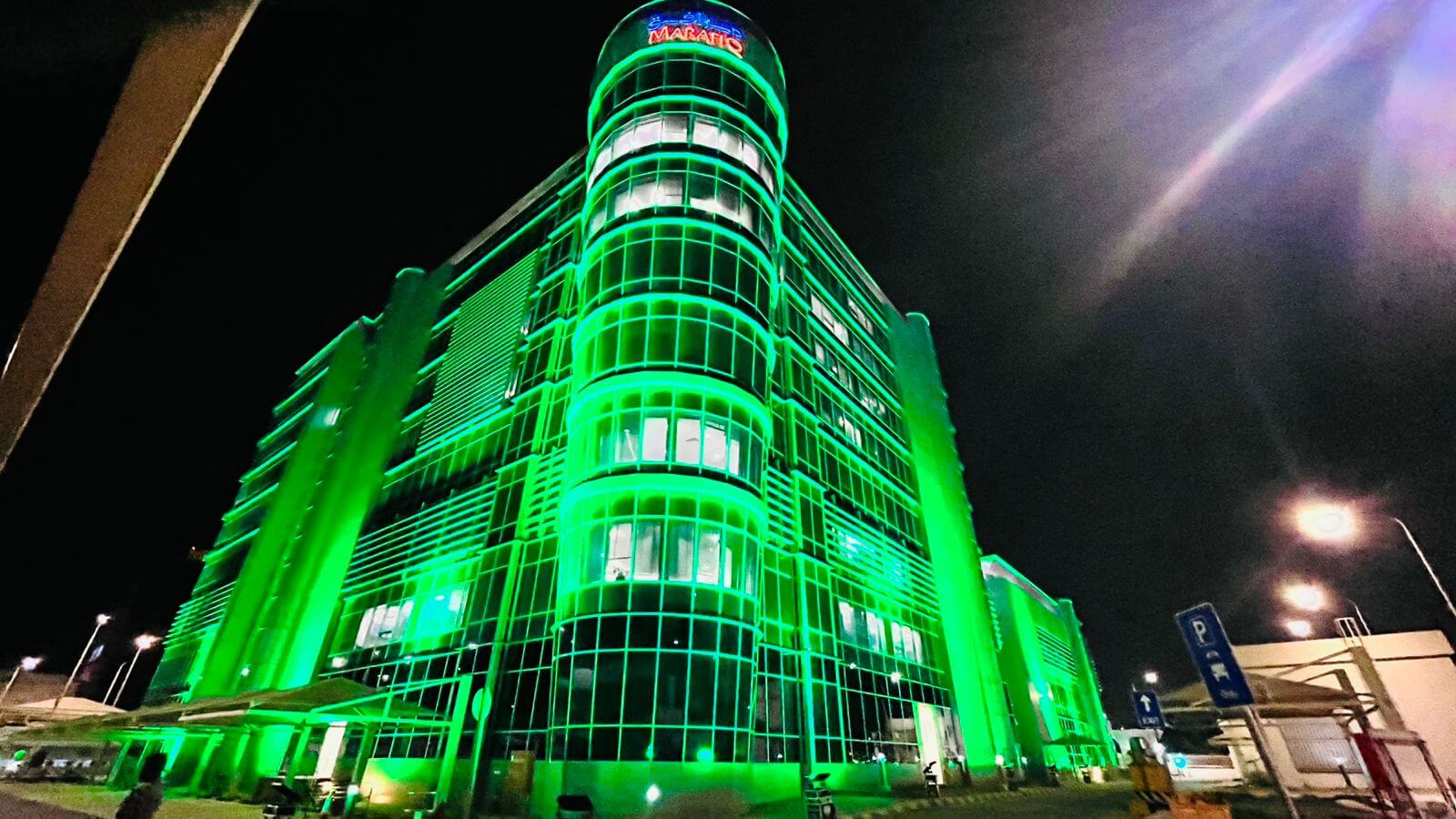 الإضاءة الأمامية لمبنى مرافق