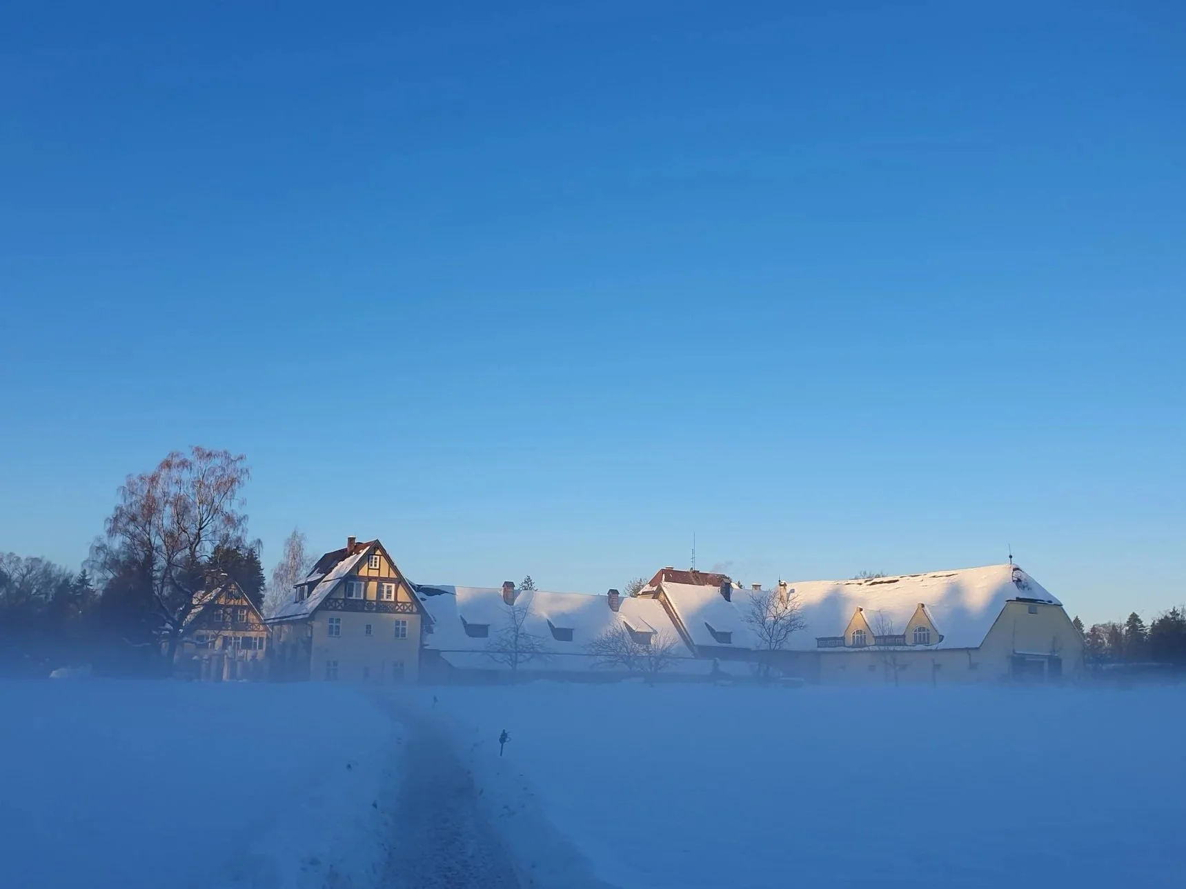 Minimal architecture