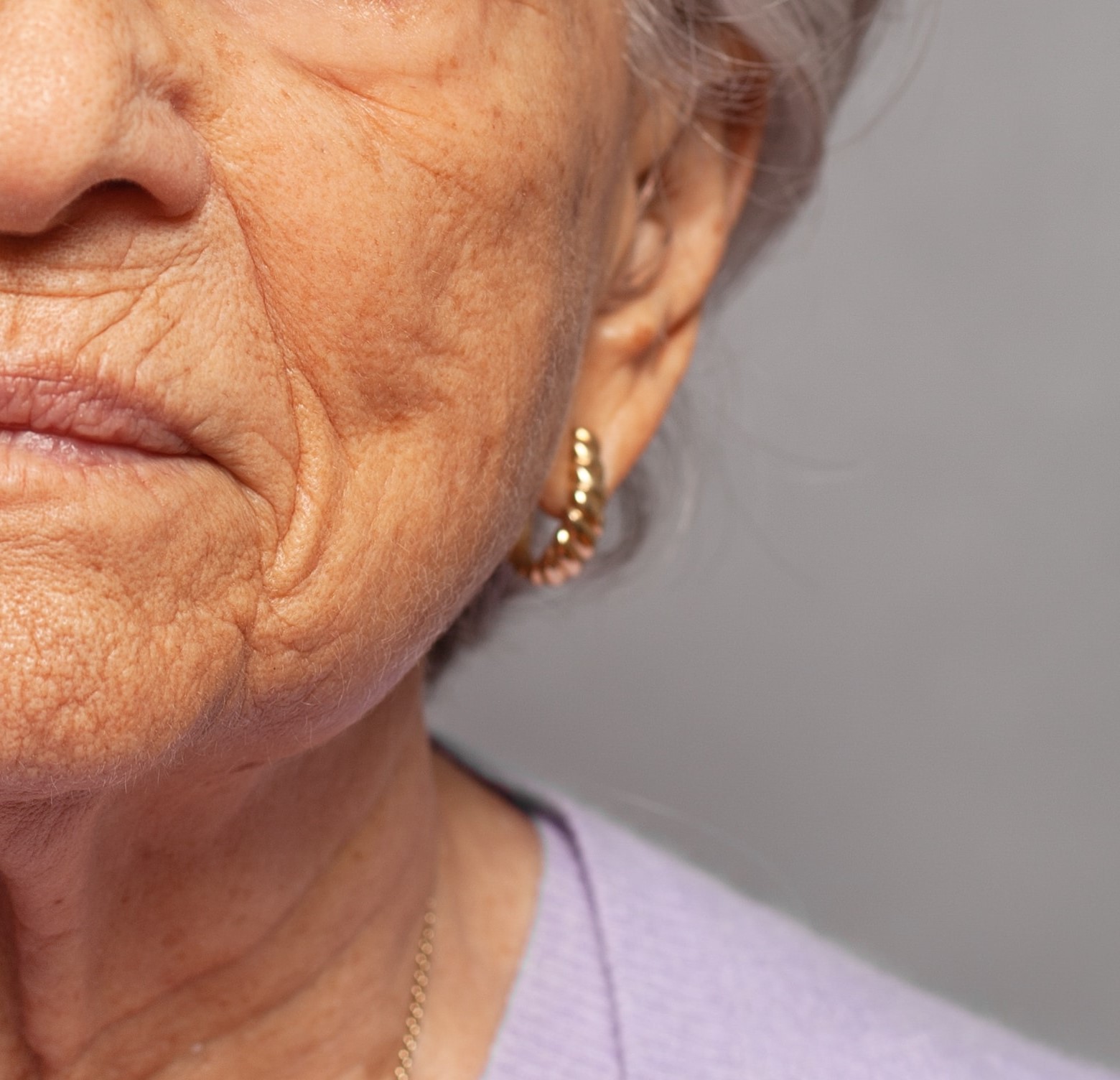 Picture zooming in the face of an old lady