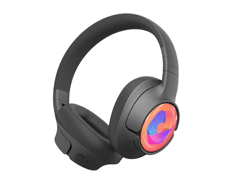Noise cancelling headphones