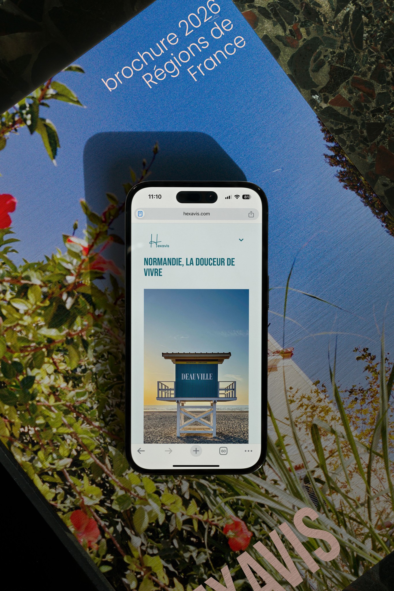 Interface mobile de la page destination Hexavis : conception UI pour le voyage sur-mesure avec mise en avant visuelle des circuits régionaux.