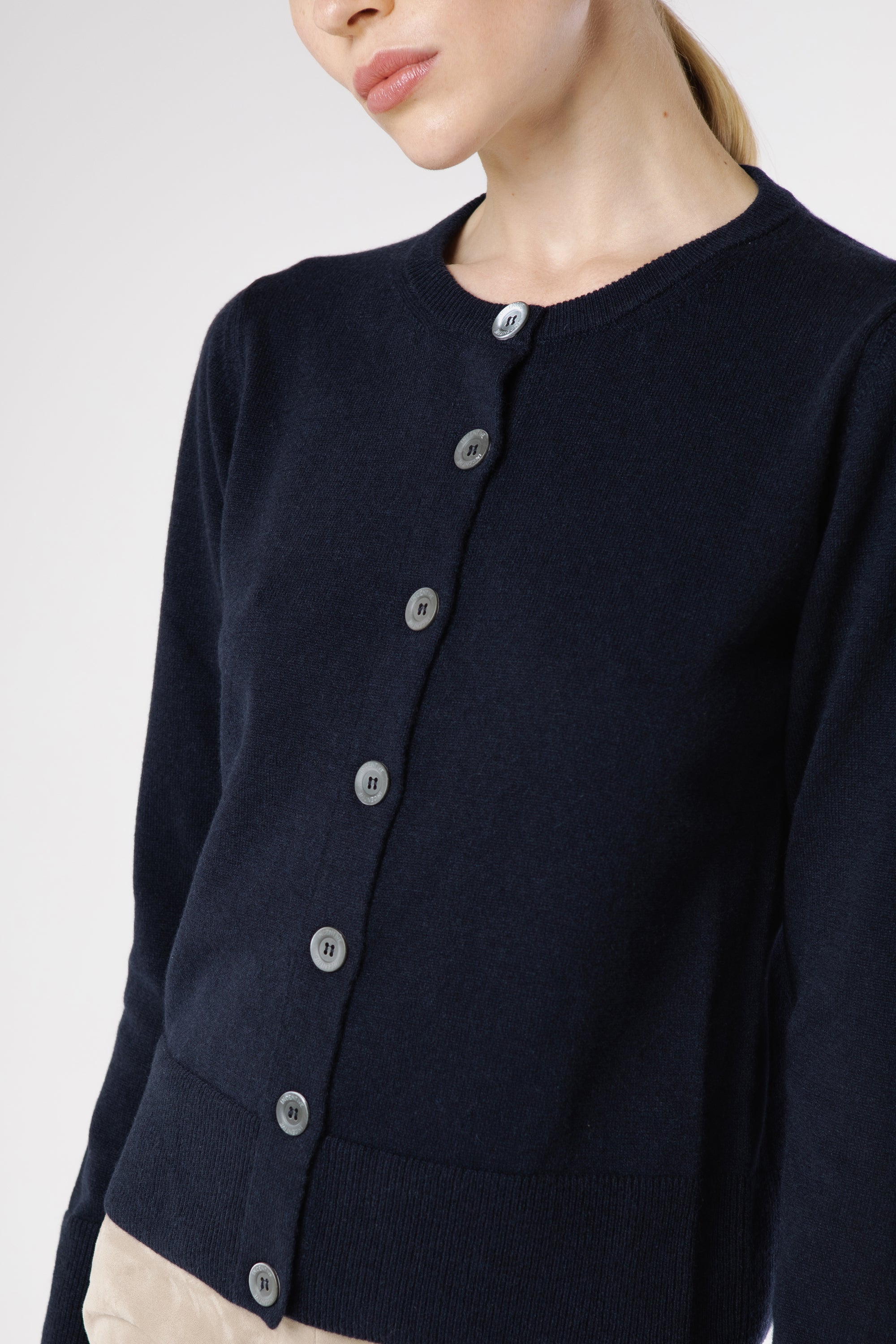 Soft Italian cashmere detail – close up of Ginan Cashmere Cardigan Beluga round neckline, fine knit texture and tonal buttons.
