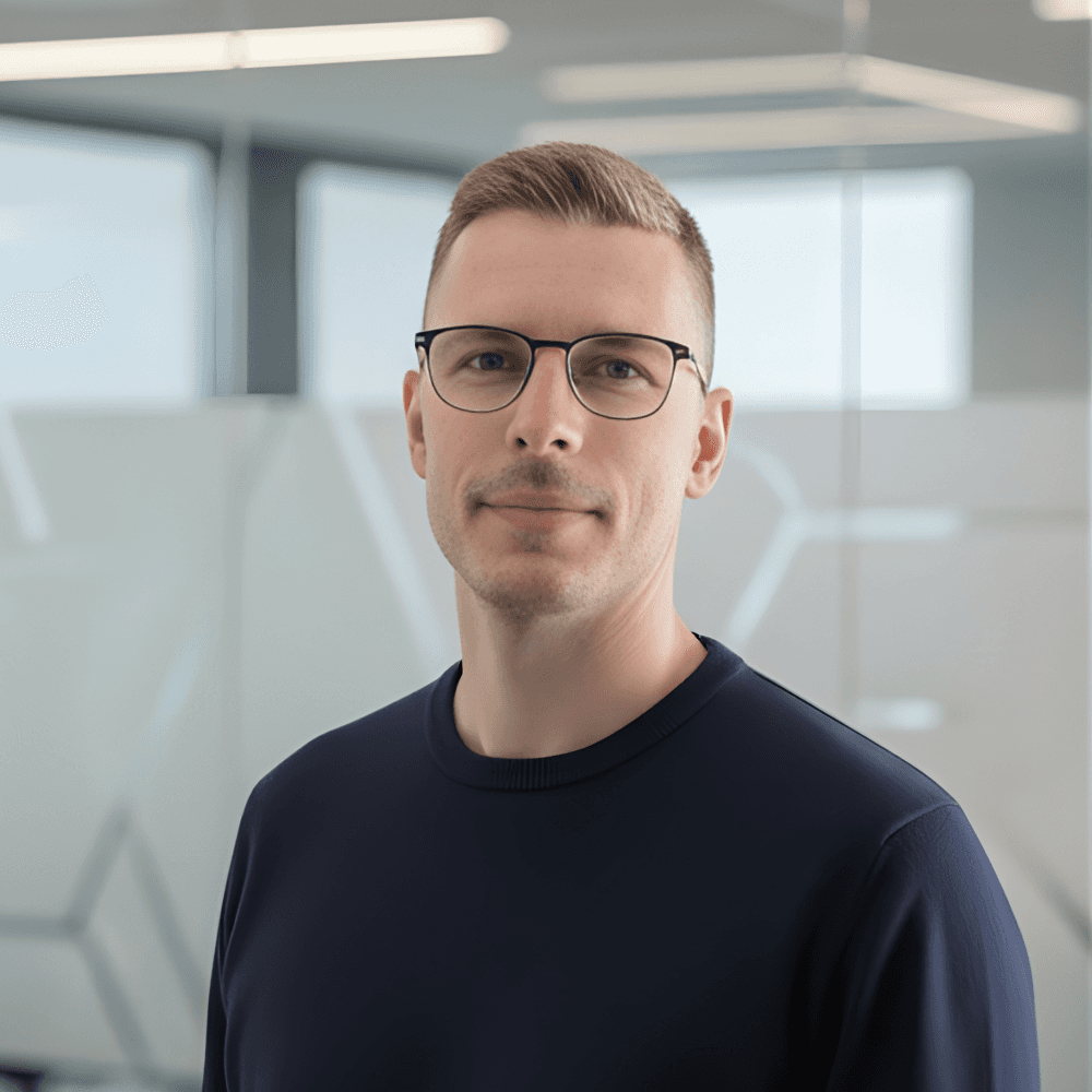 Portrait of Daniel Hayes, founder of EarlyBird.