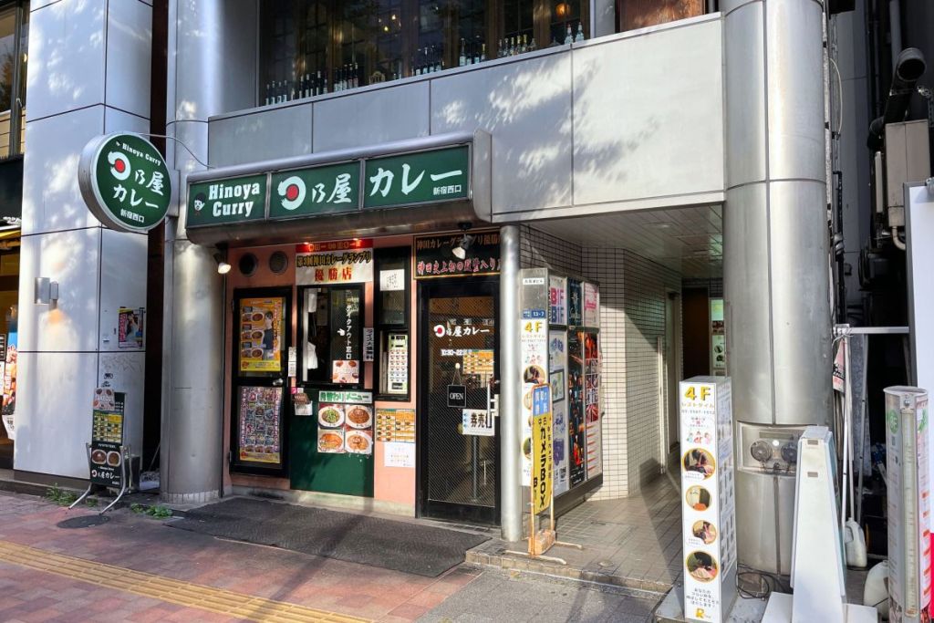 Entrance to Yamarent Shinjuku store